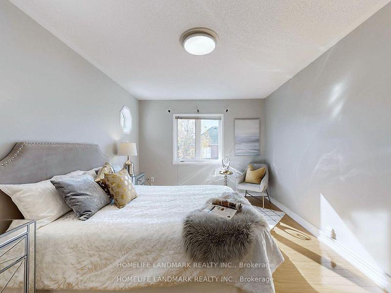 Photo 23 of 40 Belgrave Square, Markham, Berczy — HOMEH