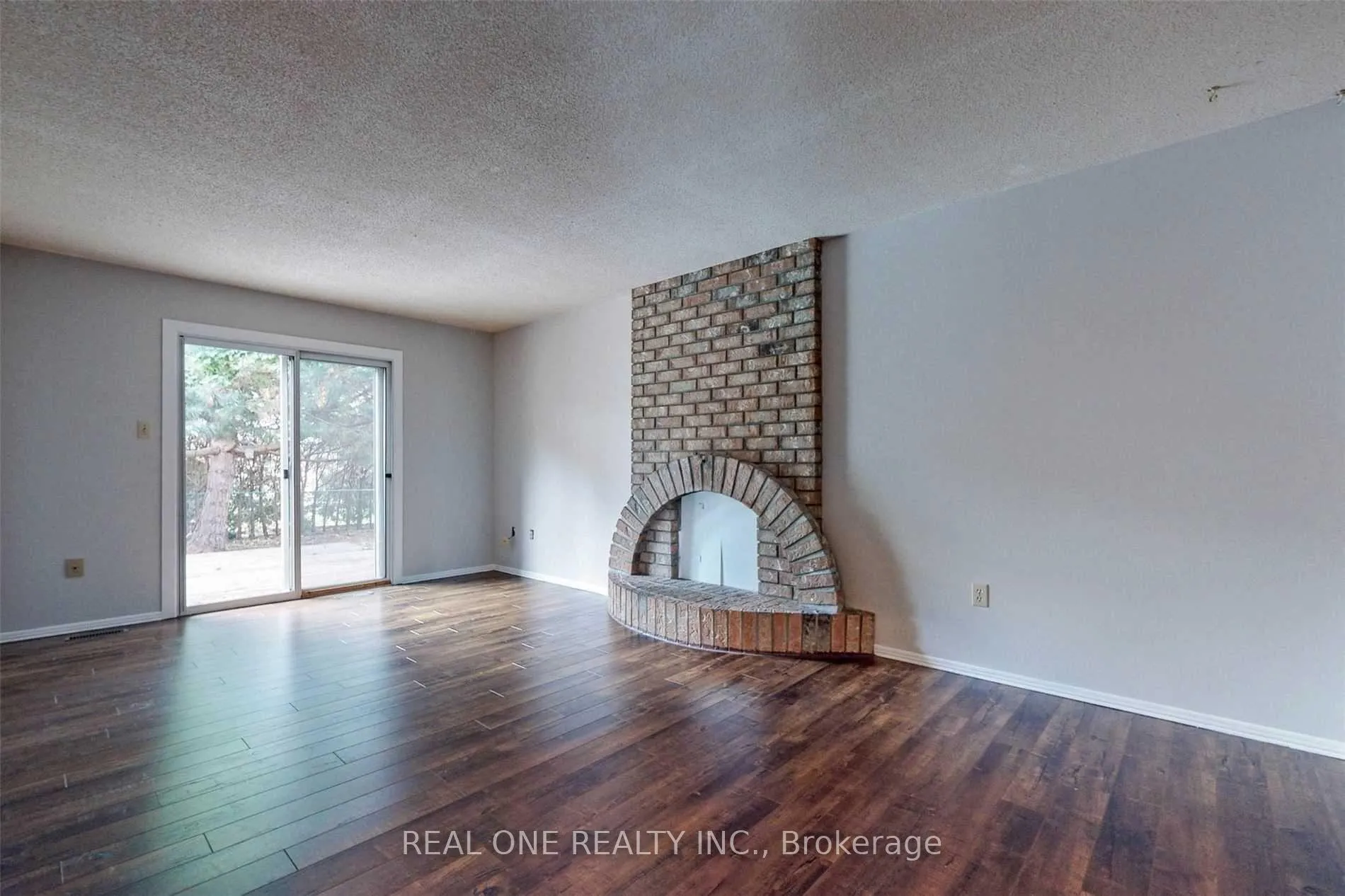 Photo 6 of 41 Meyer Circle, Markham, Markham Village — HOMEH