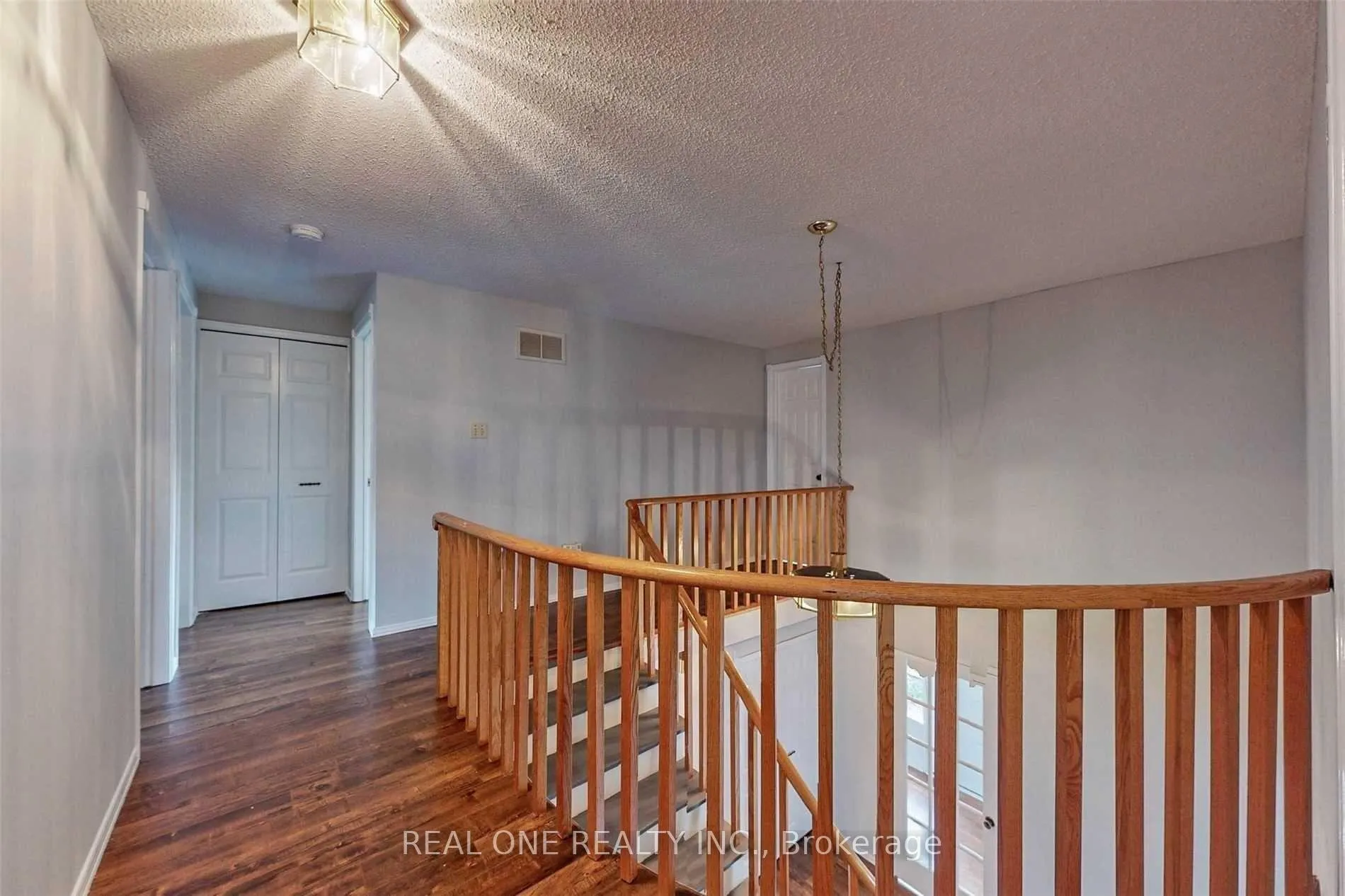 Photo 10 of 41 Meyer Circle, Markham, Markham Village — HOMEH