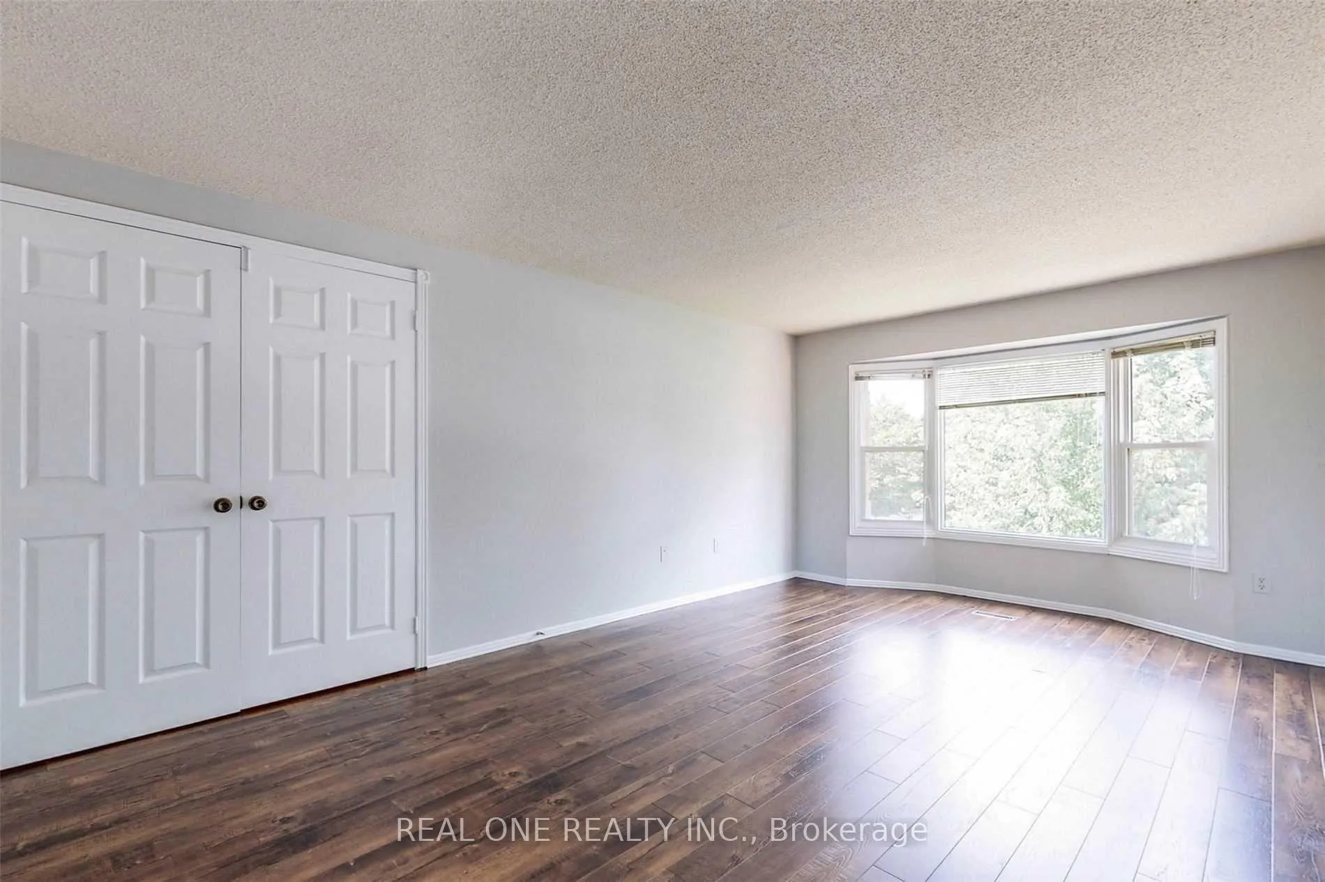 Photo 11 of 41 Meyer Circle, Markham, Markham Village — HOMEH