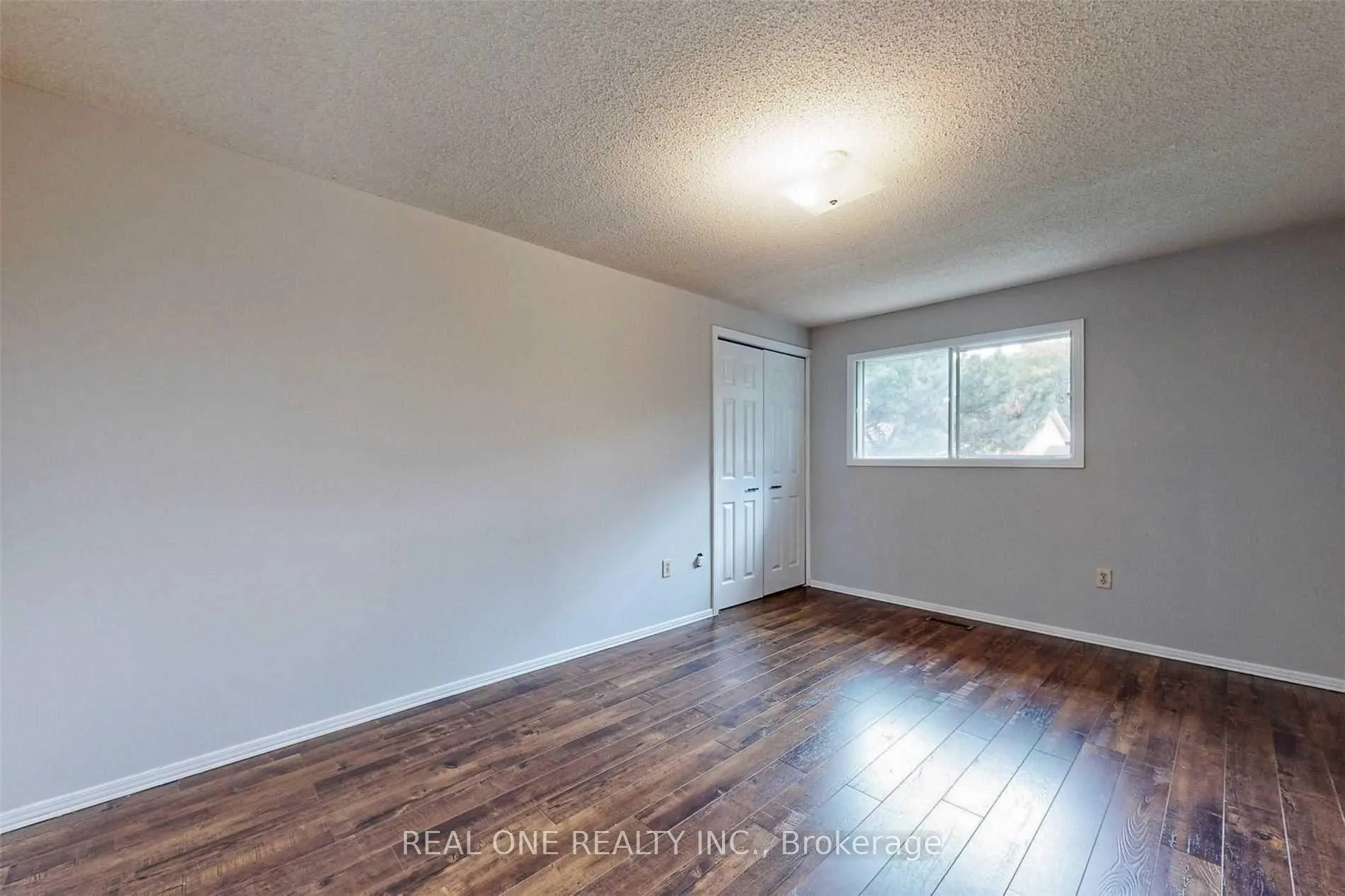 Photo 13 of 41 Meyer Circle, Markham, Markham Village — HOMEH