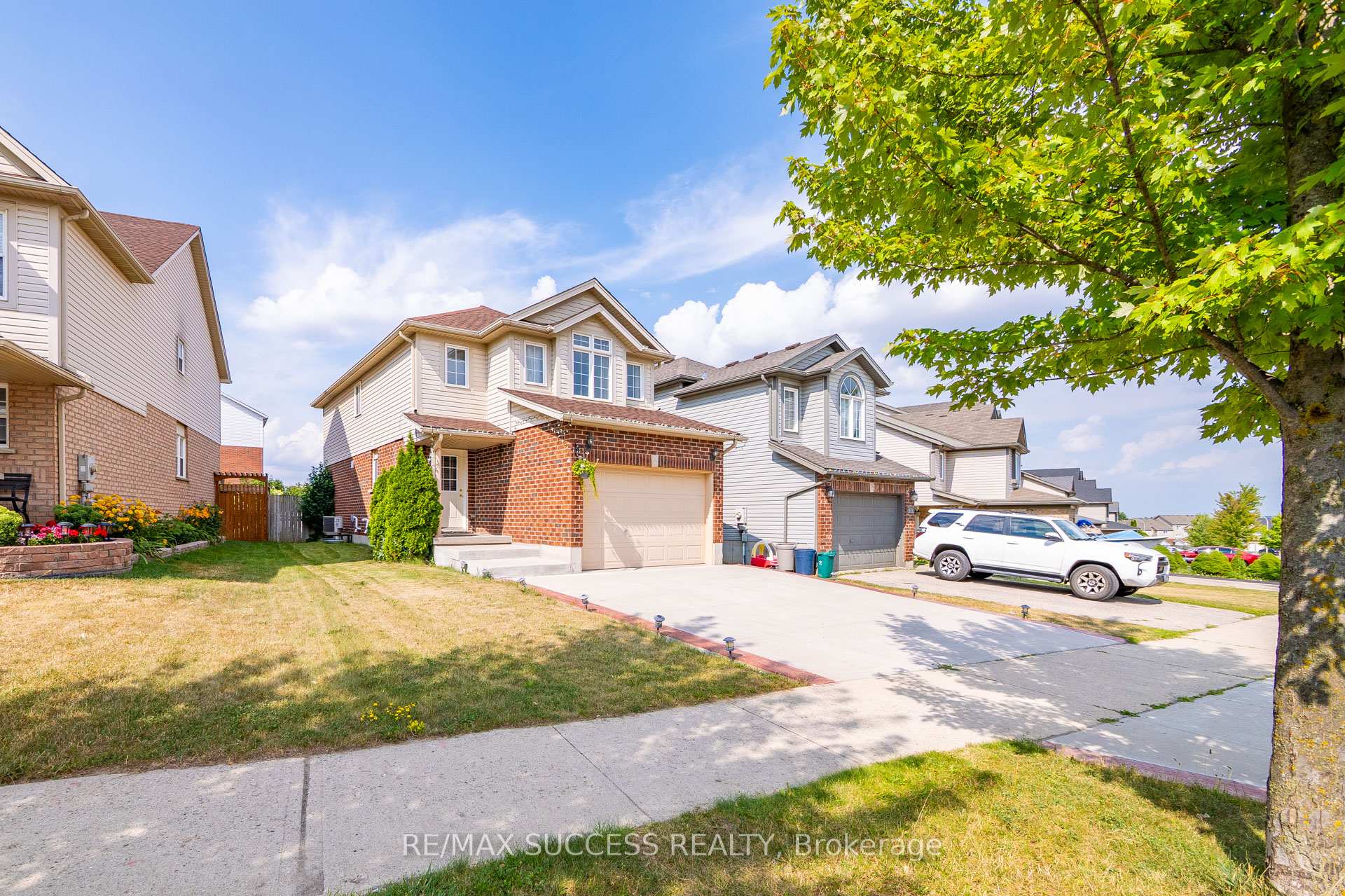 Photo 2 of 682 Activa Avenue, Kitchener — HOMEH