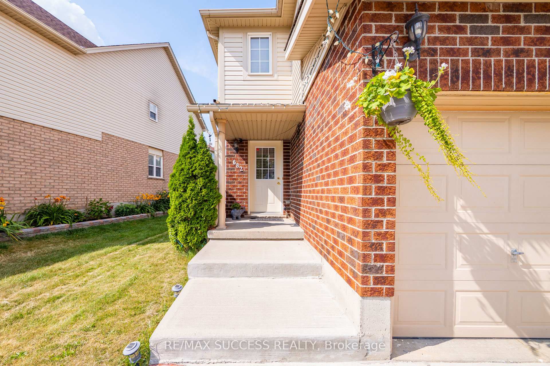 Photo 3 of 682 Activa Avenue, Kitchener — HOMEH