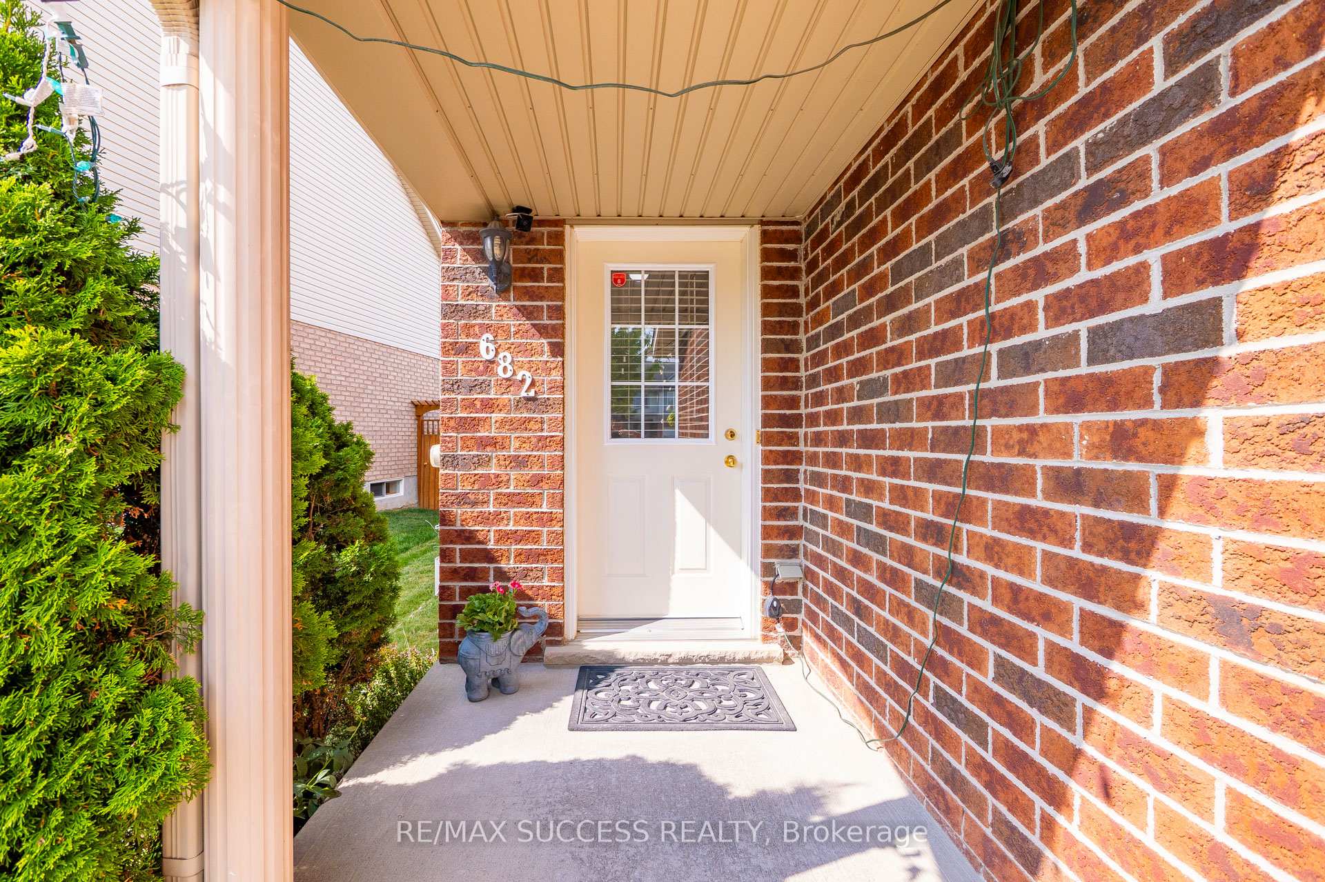Photo 4 of 682 Activa Avenue, Kitchener — HOMEH
