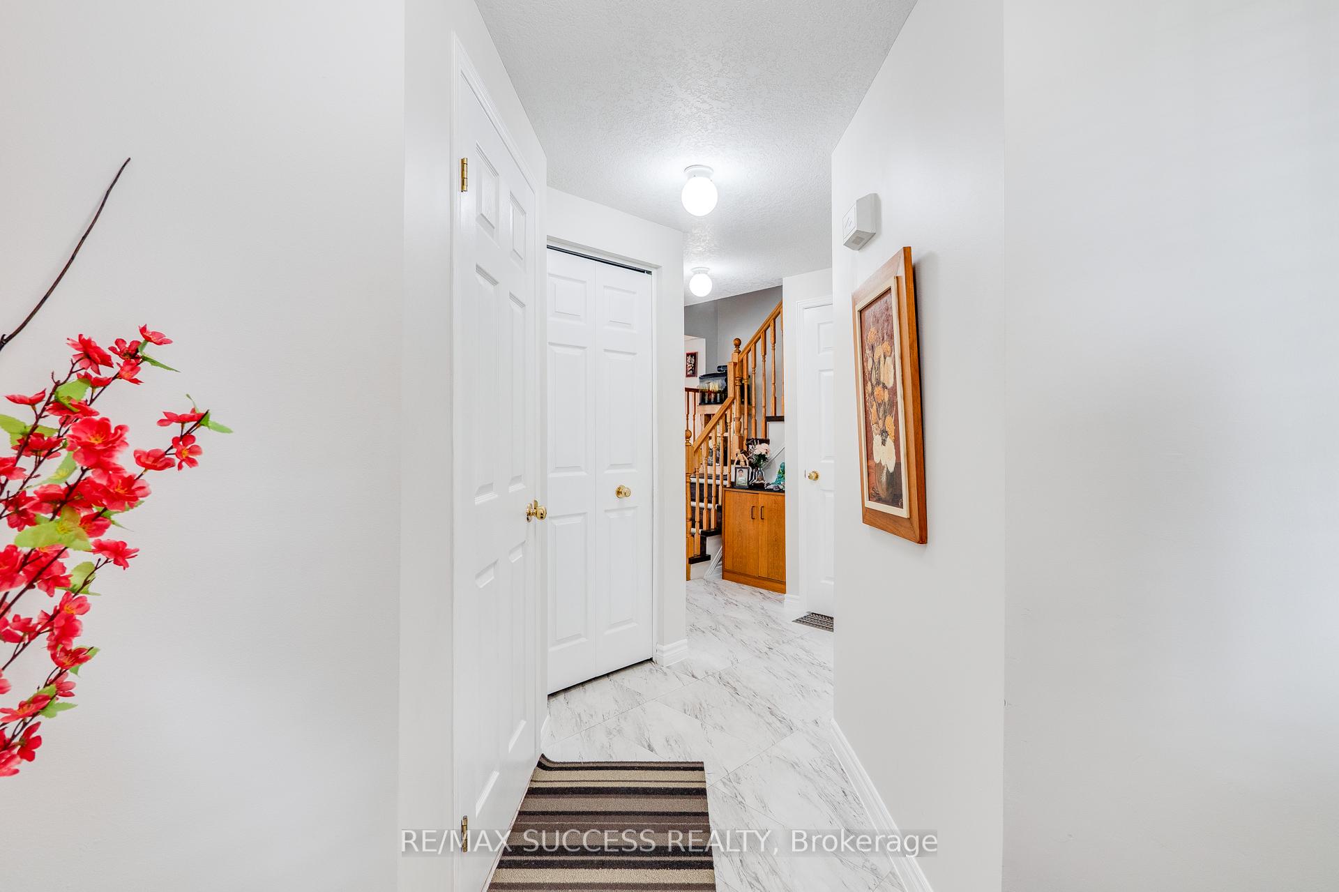 Photo 5 of 682 Activa Avenue, Kitchener — HOMEH