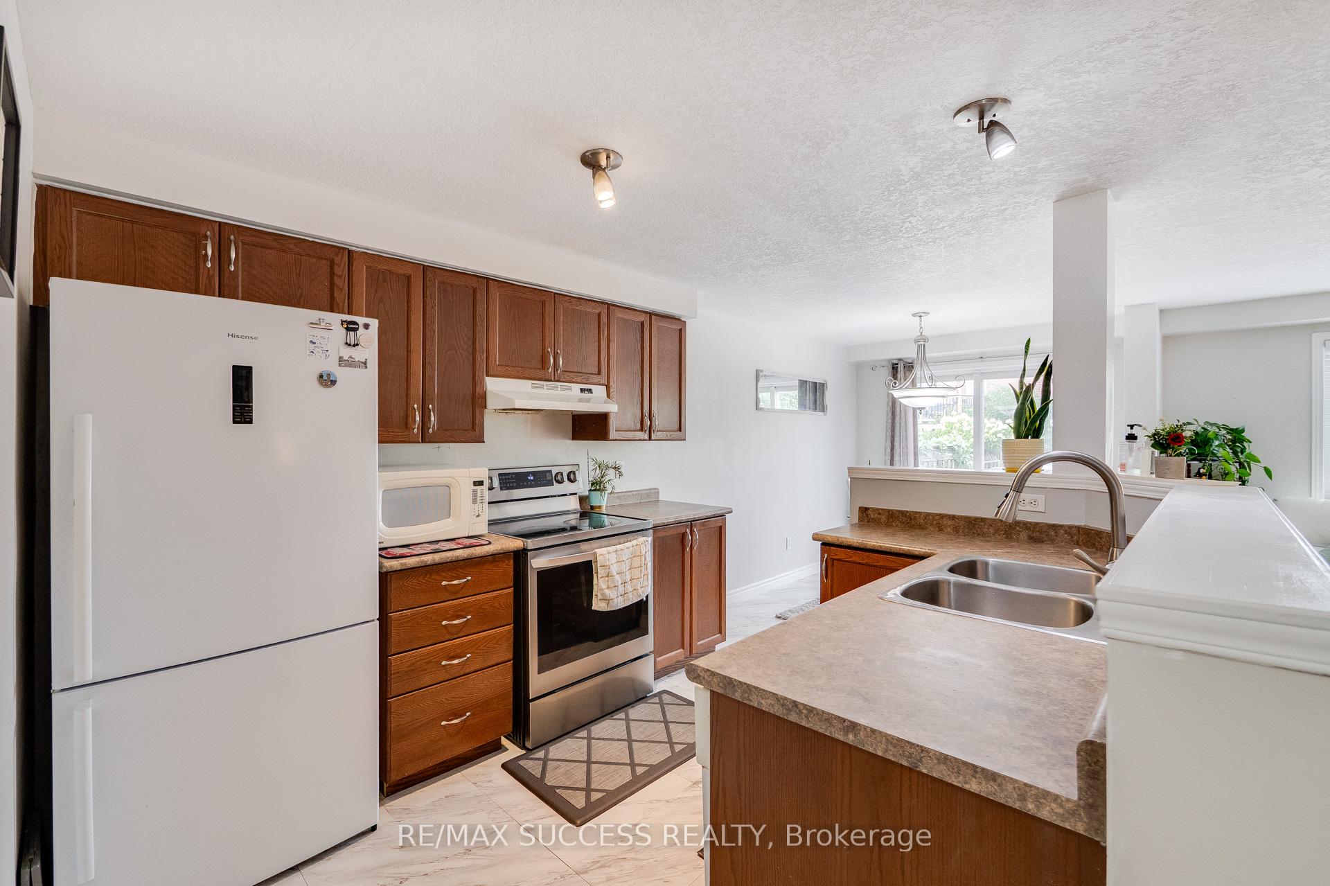 Photo 15 of 682 Activa Avenue, Kitchener — HOMEH