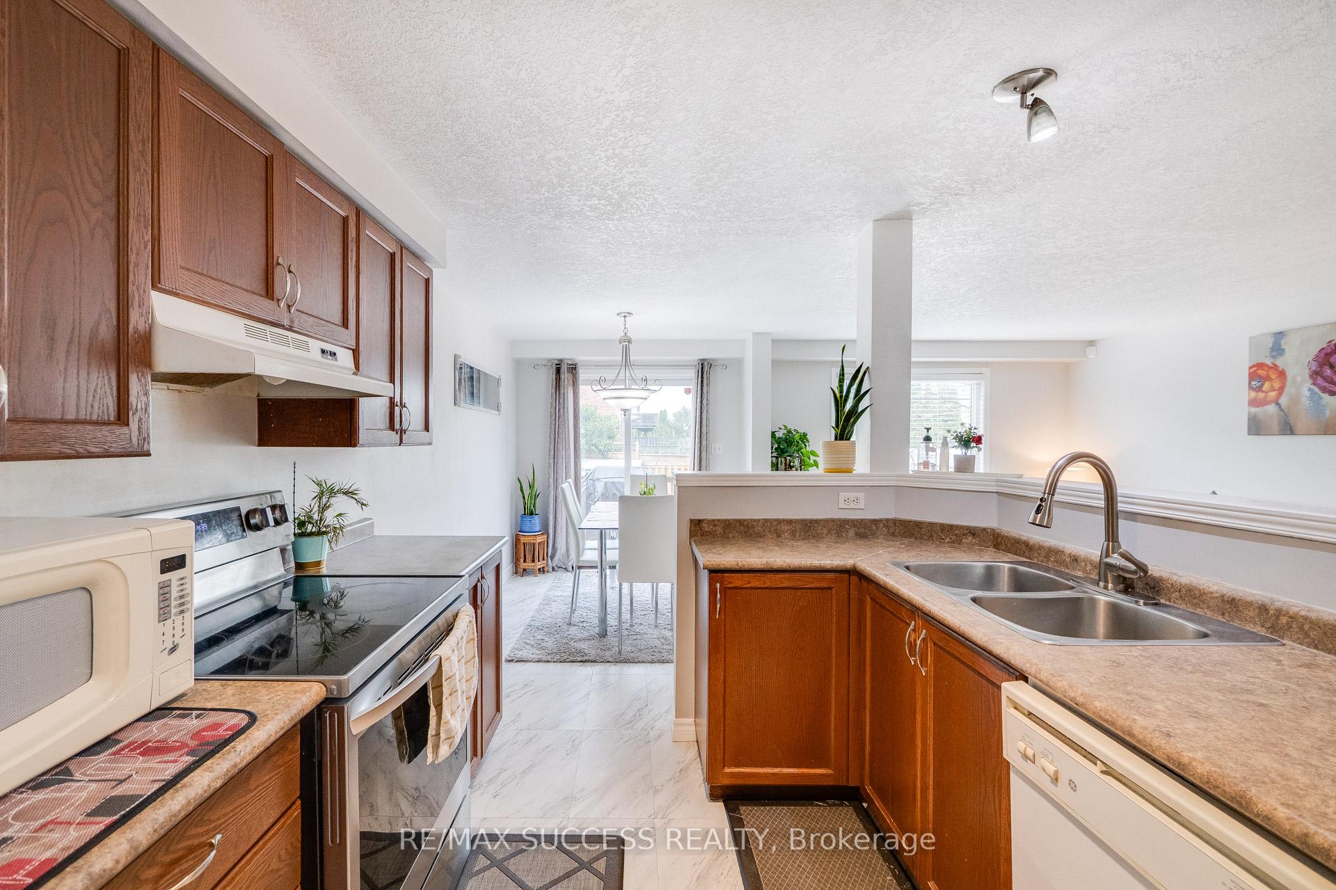 Photo 17 of 682 Activa Avenue, Kitchener — HOMEH