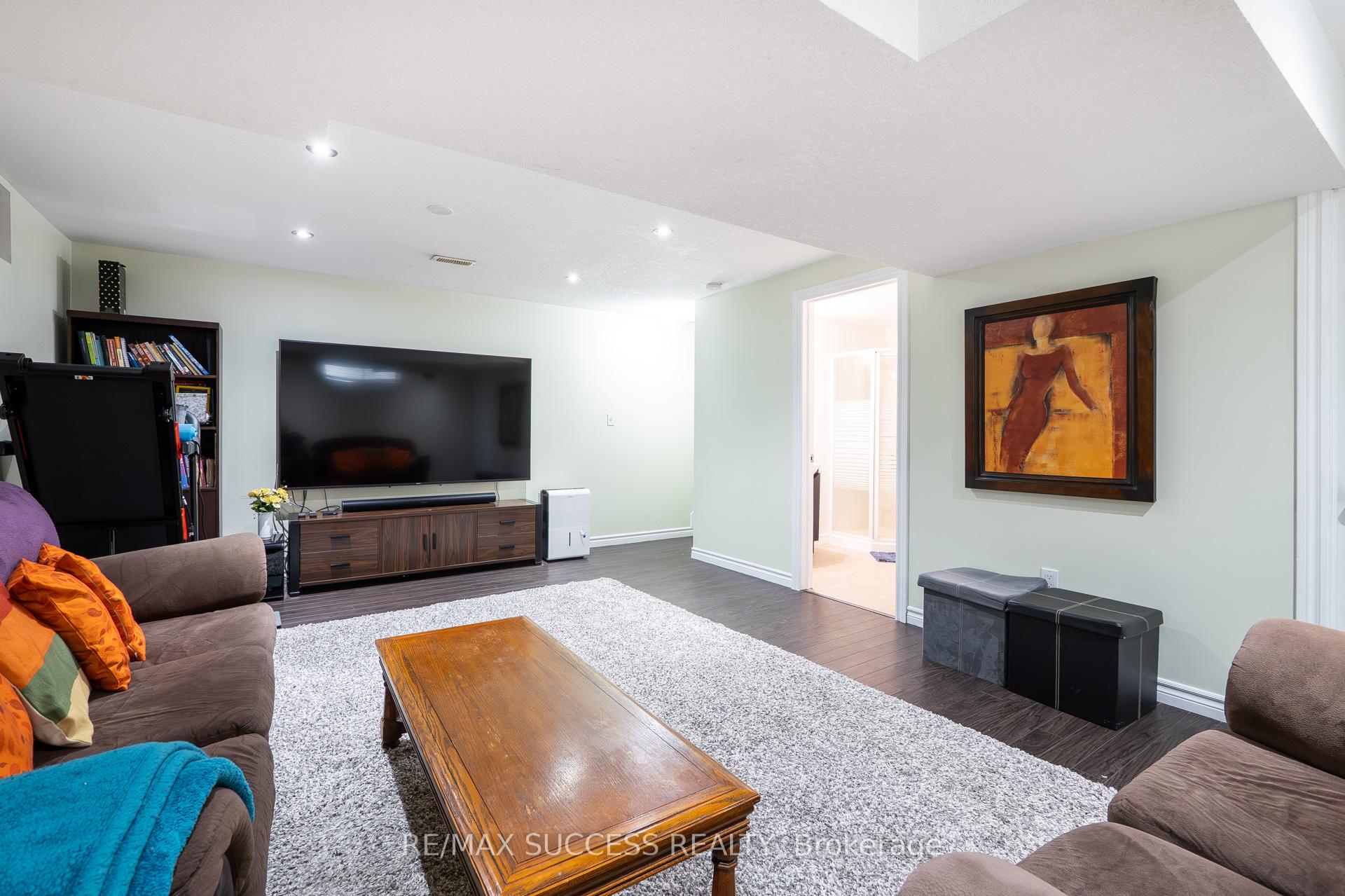 Photo 33 of 682 Activa Avenue, Kitchener — HOMEH