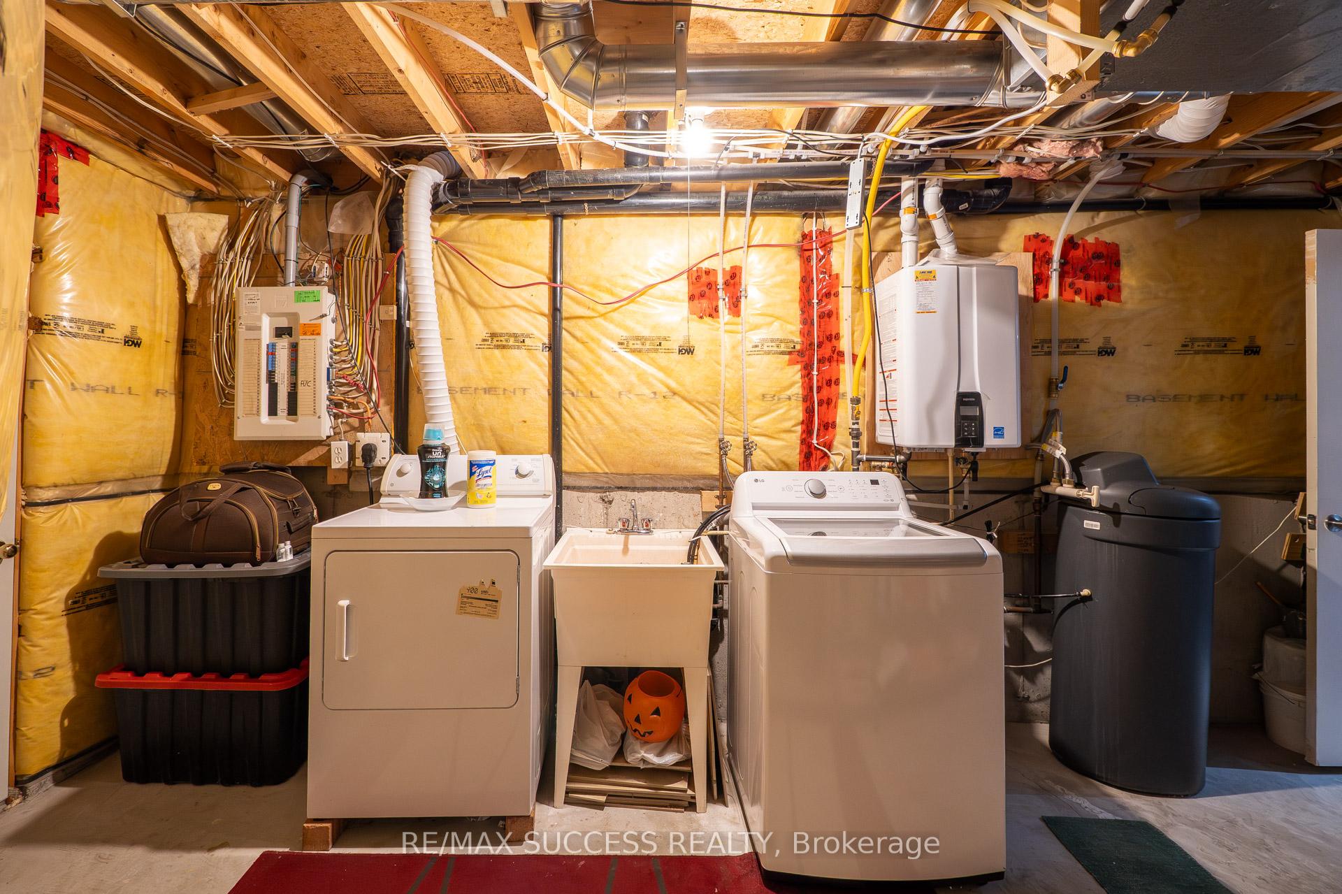 Photo 35 of 682 Activa Avenue, Kitchener — HOMEH