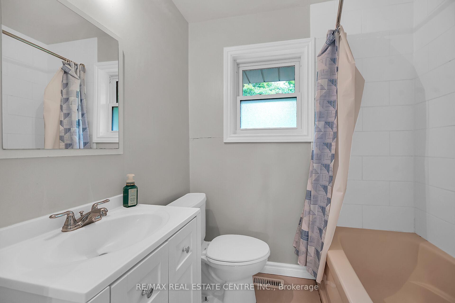 Photo 4 of 502 Upper Kenilworth Avenue, Hamilton, Huntington — HOMEH
