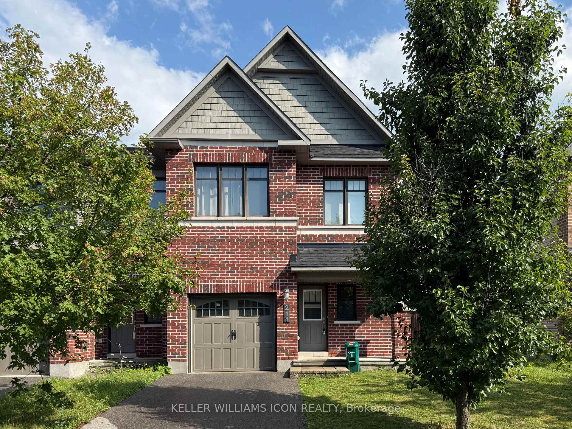 Front of 211 Halyard Way