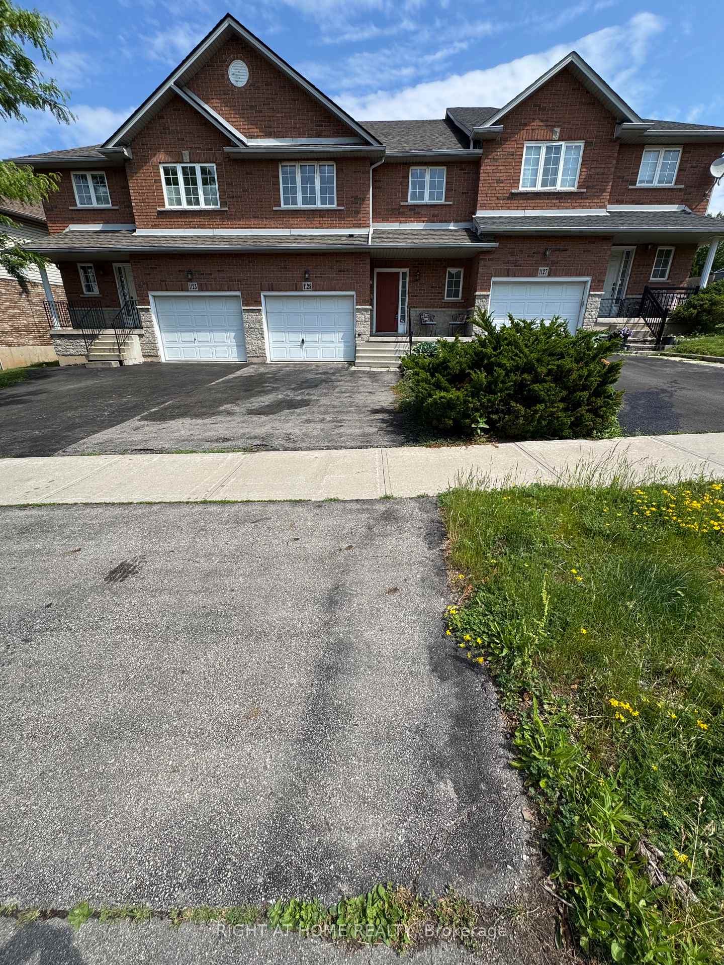 Photo 1 of 1125 Harrogate Drive, Hamilton, Meadowlands — HOMEH
