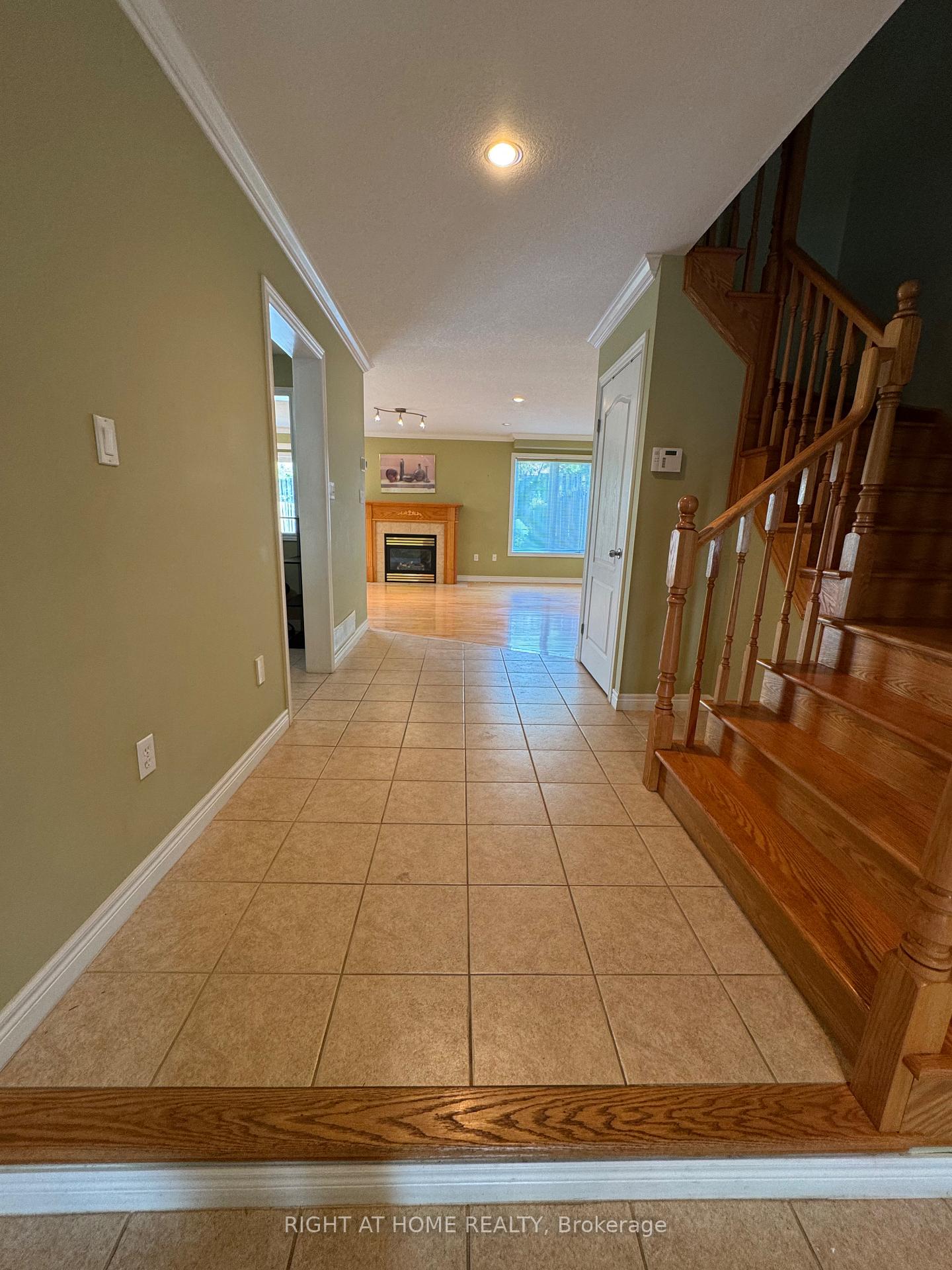 Photo 2 of 1125 Harrogate Drive, Hamilton, Meadowlands — HOMEH