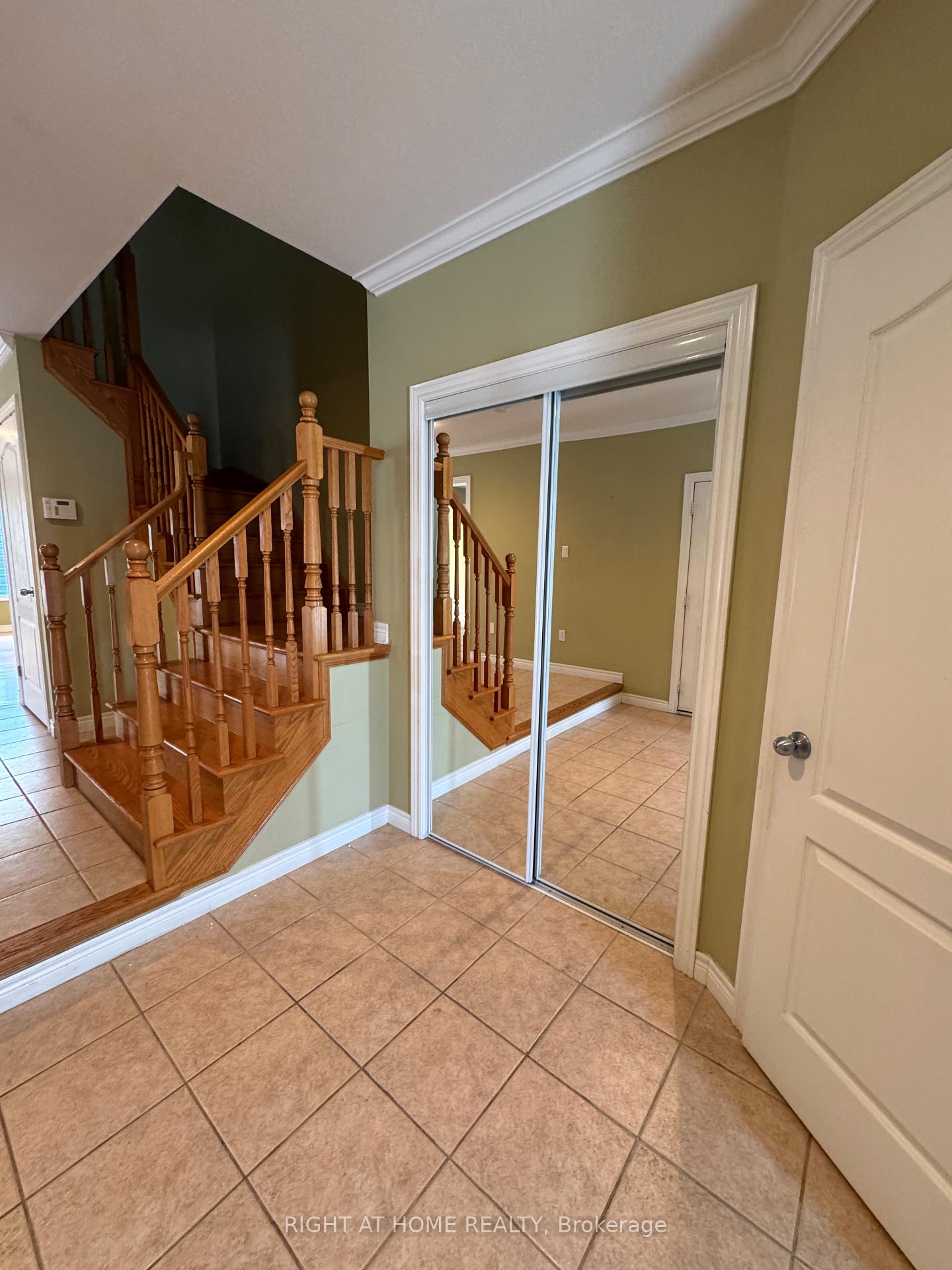 Photo 3 of 1125 Harrogate Drive, Hamilton, Meadowlands — HOMEH