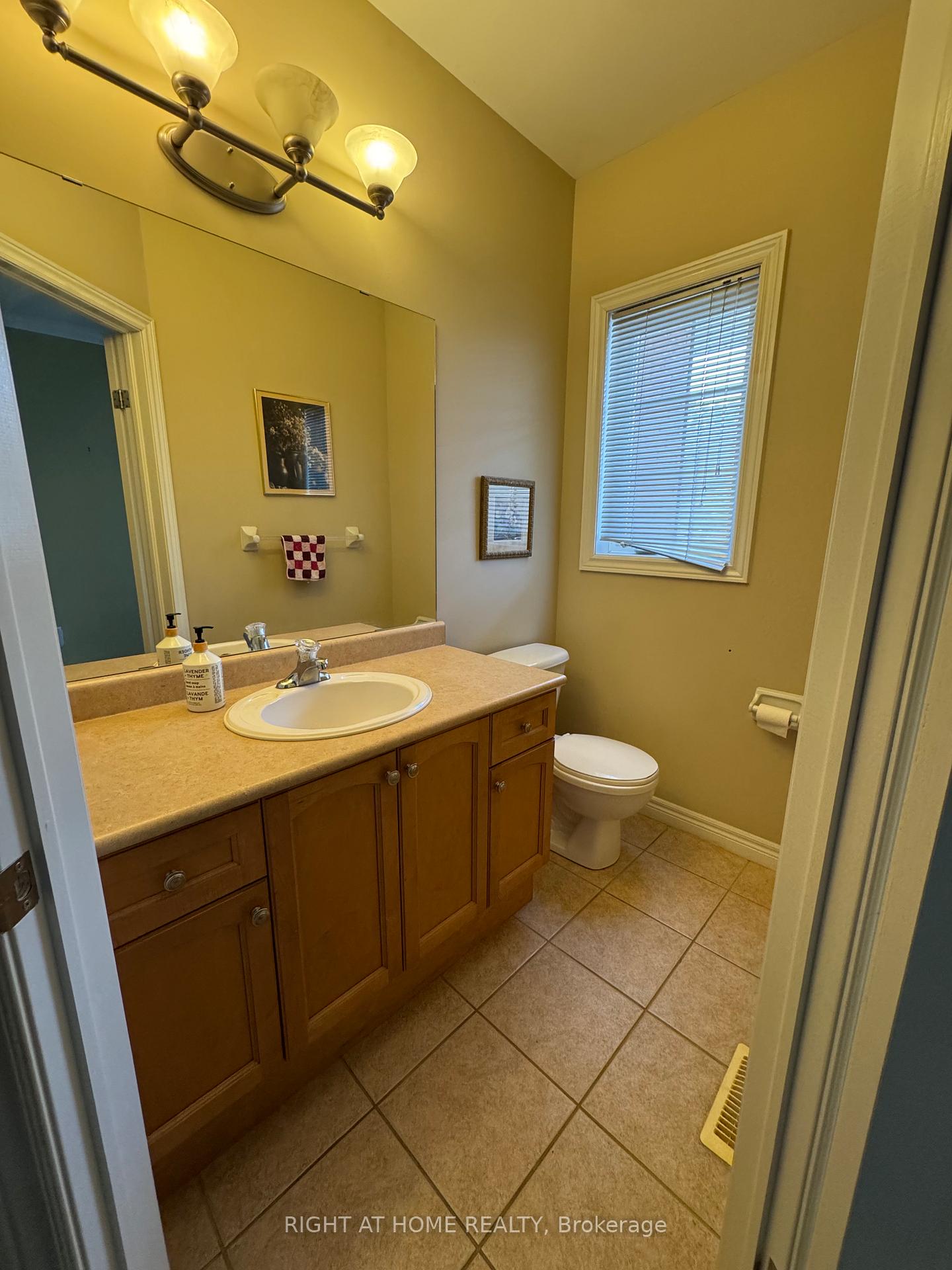 Photo 5 of 1125 Harrogate Drive, Hamilton, Meadowlands — HOMEH