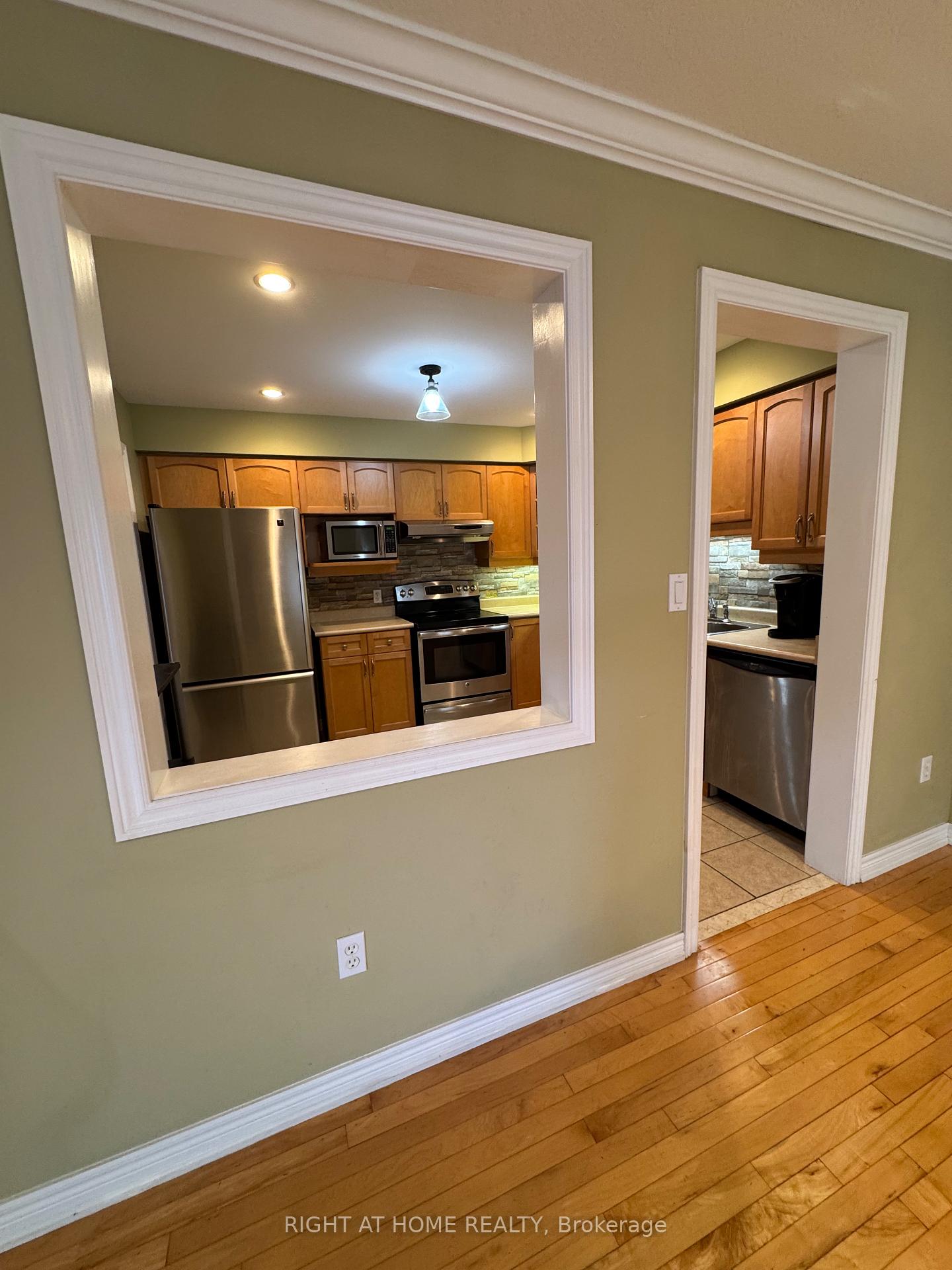 Photo 9 of 1125 Harrogate Drive, Hamilton, Meadowlands — HOMEH