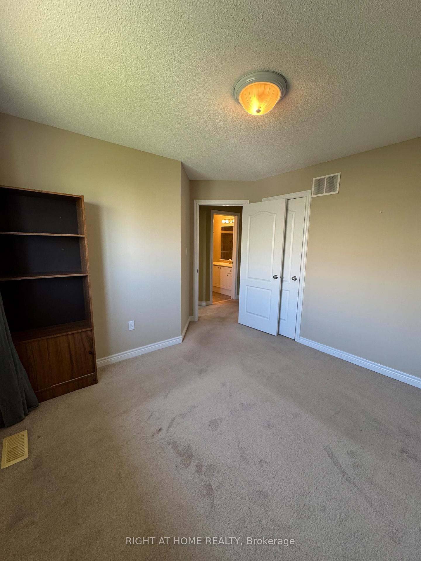 Photo 12 of 1125 Harrogate Drive, Hamilton, Meadowlands — HOMEH