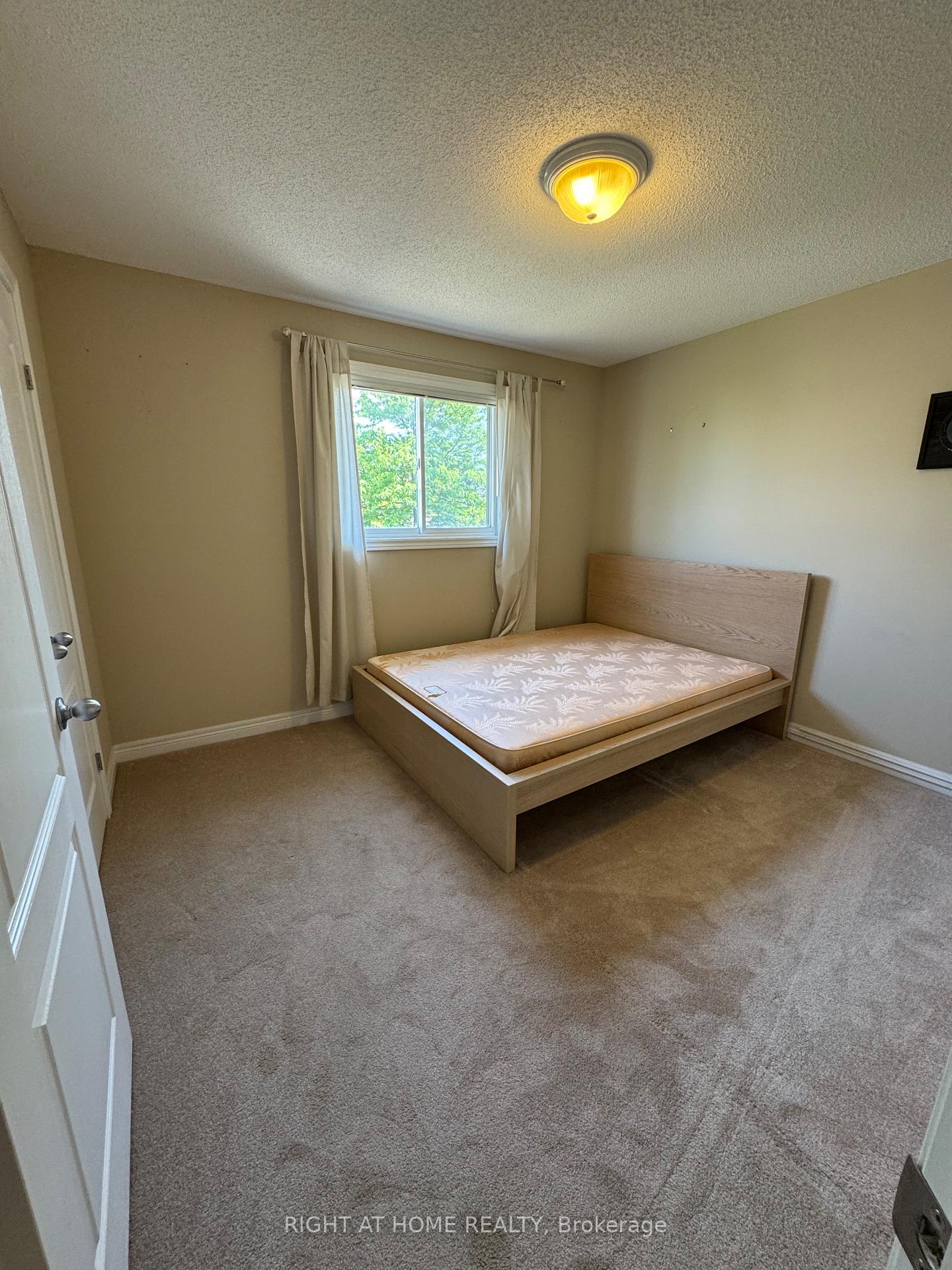 Photo 15 of 1125 Harrogate Drive, Hamilton, Meadowlands — HOMEH
