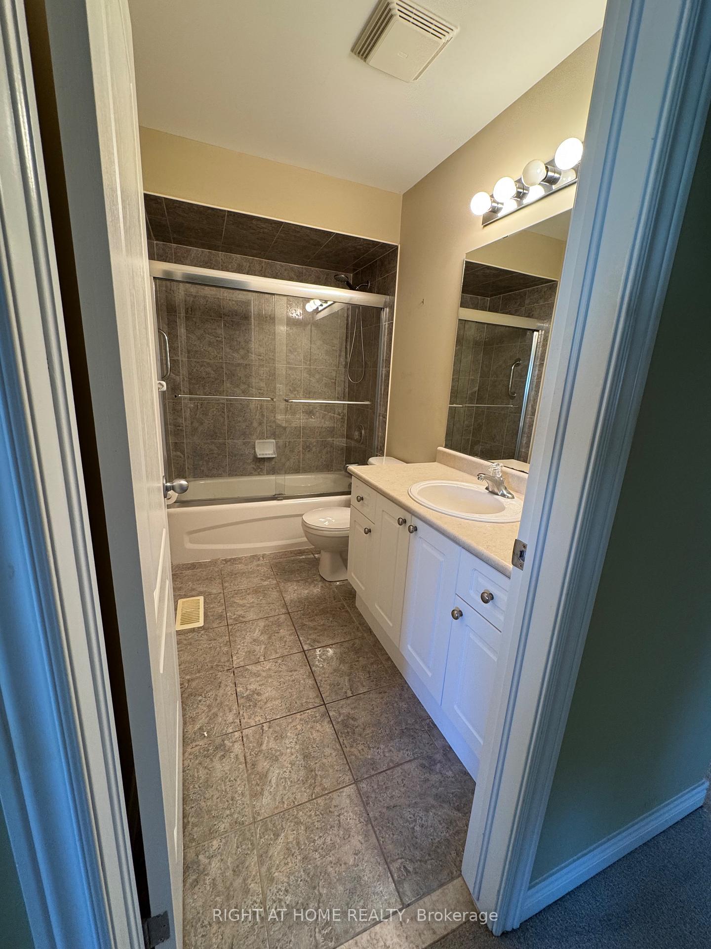 Photo 16 of 1125 Harrogate Drive, Hamilton, Meadowlands — HOMEH