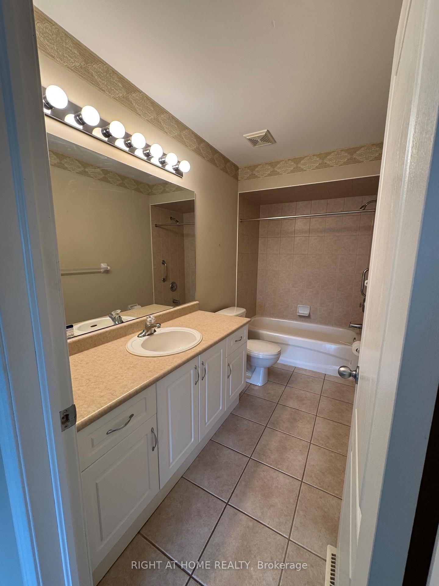 Photo 17 of 1125 Harrogate Drive, Hamilton, Meadowlands — HOMEH