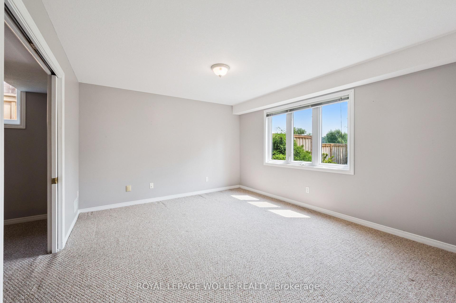 Photo 2 of 127 Chandos Drive, Kitchener — HOMEH
