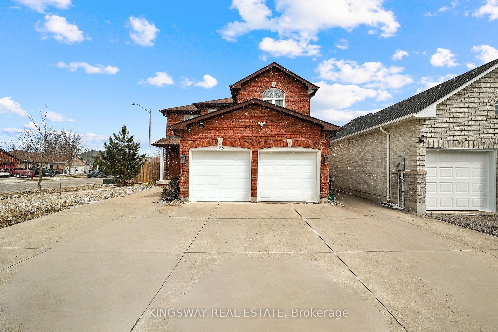 Front of 1139 Oriole Crescent