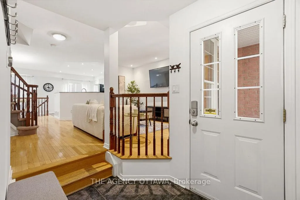 Photo 2 of 555 Aberfoyle Circle, Ottawa, Kanata - Morgan's Grant/South March — HOMEH