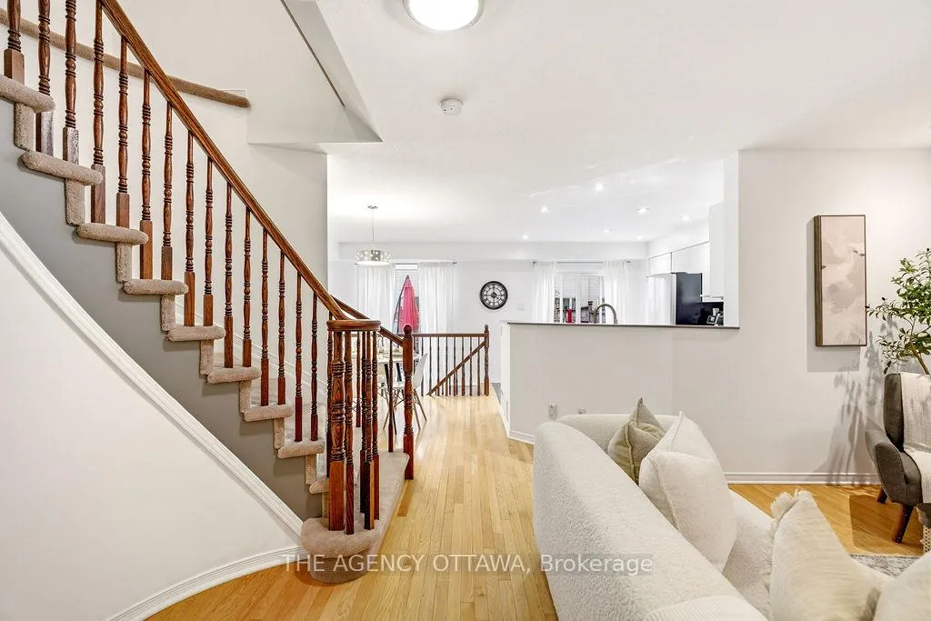 Photo 3 of 555 Aberfoyle Circle, Ottawa, Kanata - Morgan's Grant/South March — HOMEH