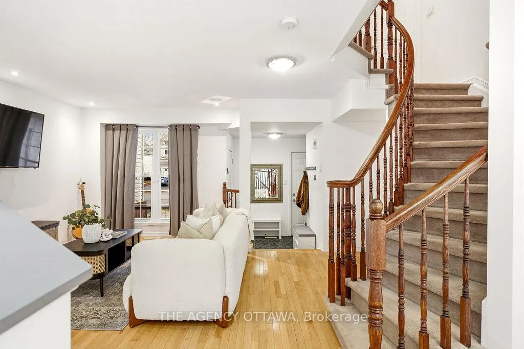Photo 4 of 555 Aberfoyle Circle, Ottawa, Kanata - Morgan's Grant/South March — HOMEH