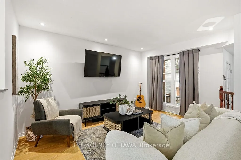 Photo 5 of 555 Aberfoyle Circle, Ottawa, Kanata - Morgan's Grant/South March — HOMEH