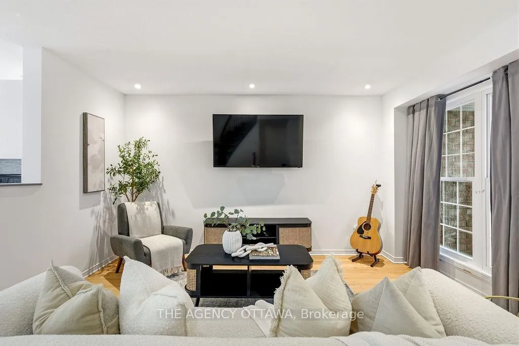Photo 6 of 555 Aberfoyle Circle, Ottawa, Kanata - Morgan's Grant/South March — HOMEH