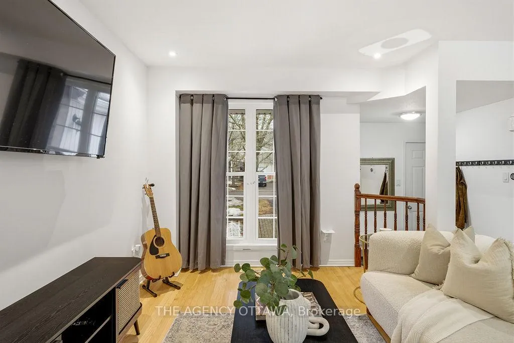Photo 7 of 555 Aberfoyle Circle, Ottawa, Kanata - Morgan's Grant/South March — HOMEH