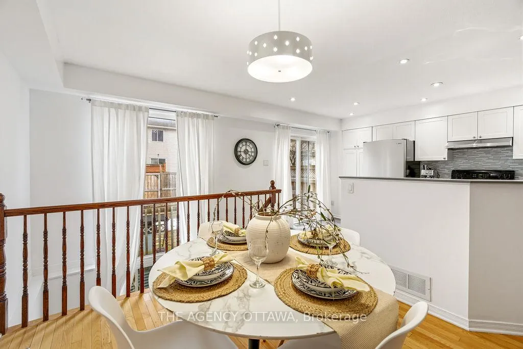 Photo 10 of 555 Aberfoyle Circle, Ottawa, Kanata - Morgan's Grant/South March — HOMEH