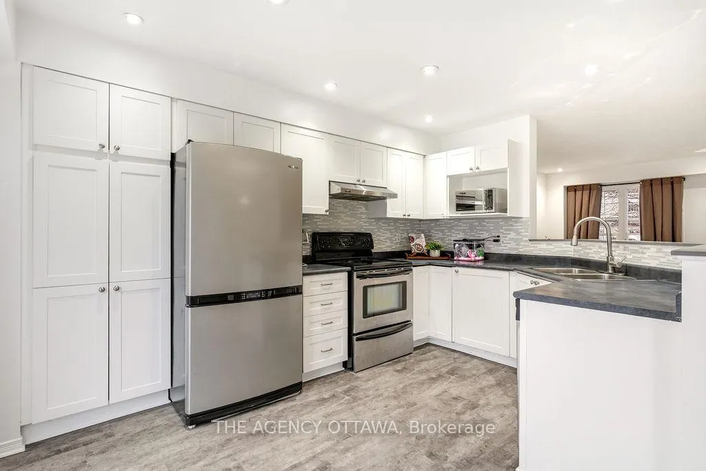 Photo 12 of 555 Aberfoyle Circle, Ottawa, Kanata - Morgan's Grant/South March — HOMEH