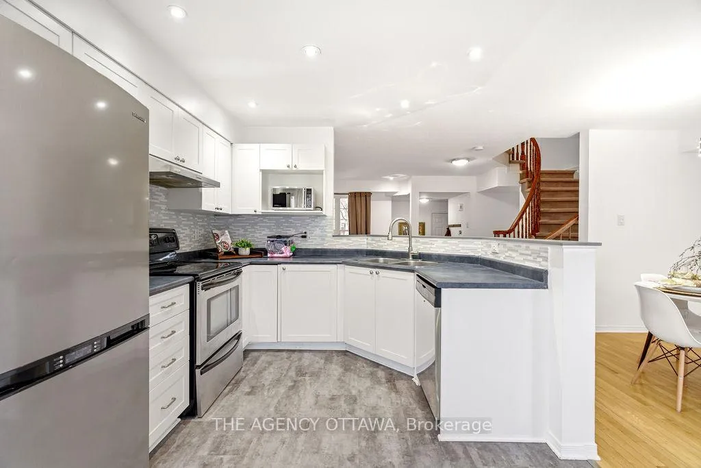 Photo 13 of 555 Aberfoyle Circle, Ottawa, Kanata - Morgan's Grant/South March — HOMEH