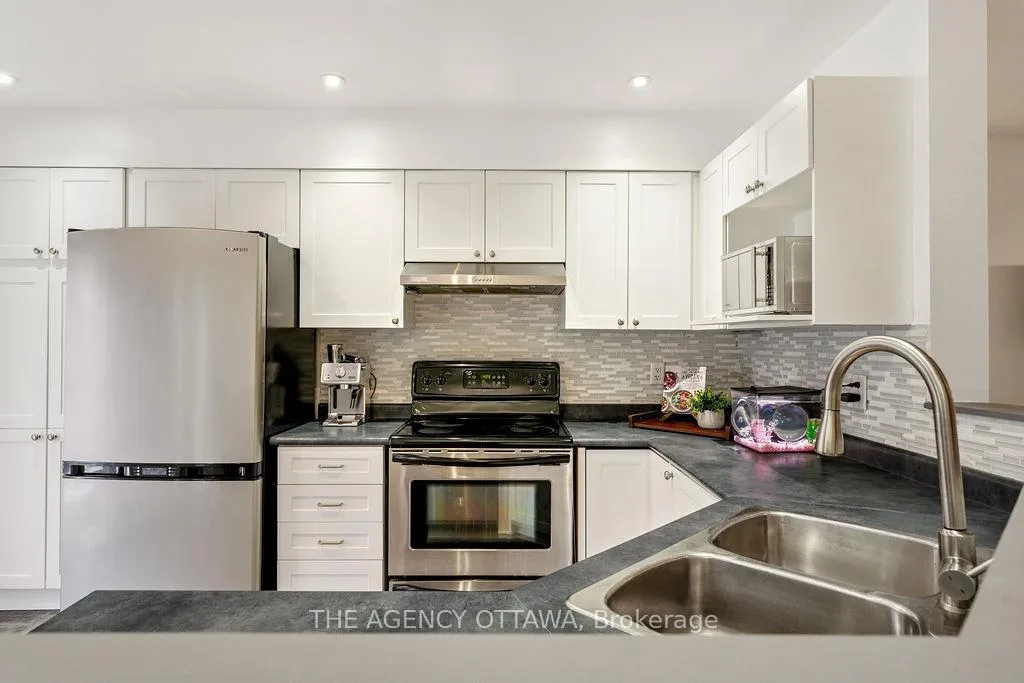 Photo 14 of 555 Aberfoyle Circle, Ottawa, Kanata - Morgan's Grant/South March — HOMEH