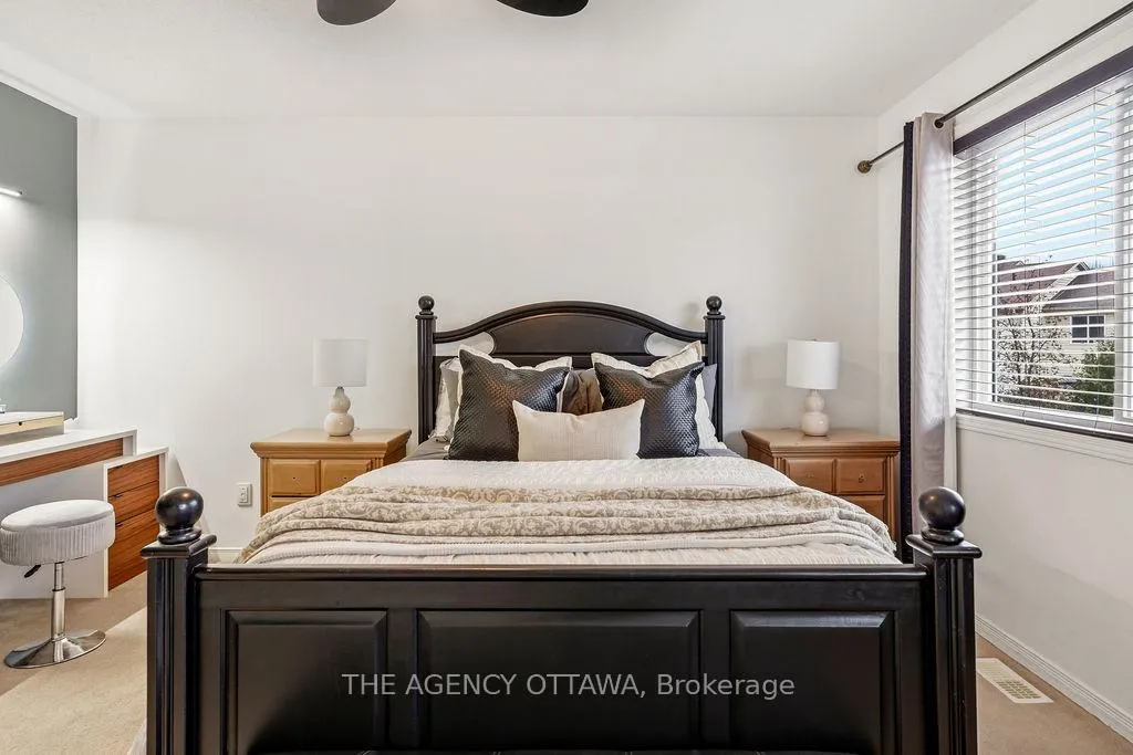 Photo 23 of 555 Aberfoyle Circle, Ottawa, Kanata - Morgan's Grant/South March — HOMEH