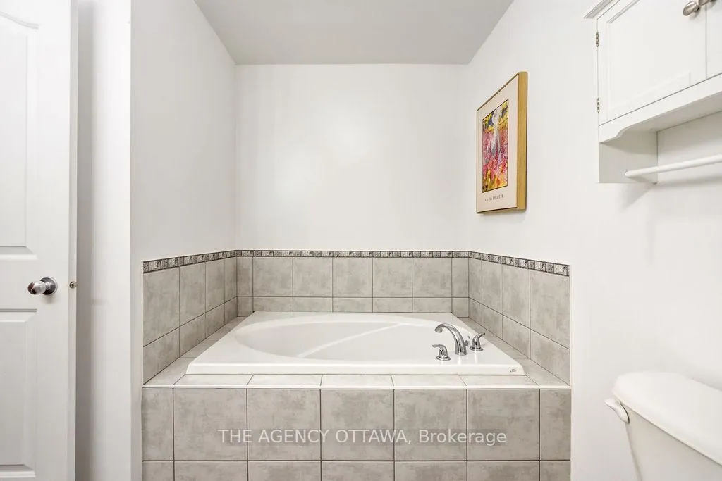 Photo 25 of 555 Aberfoyle Circle, Ottawa, Kanata - Morgan's Grant/South March — HOMEH