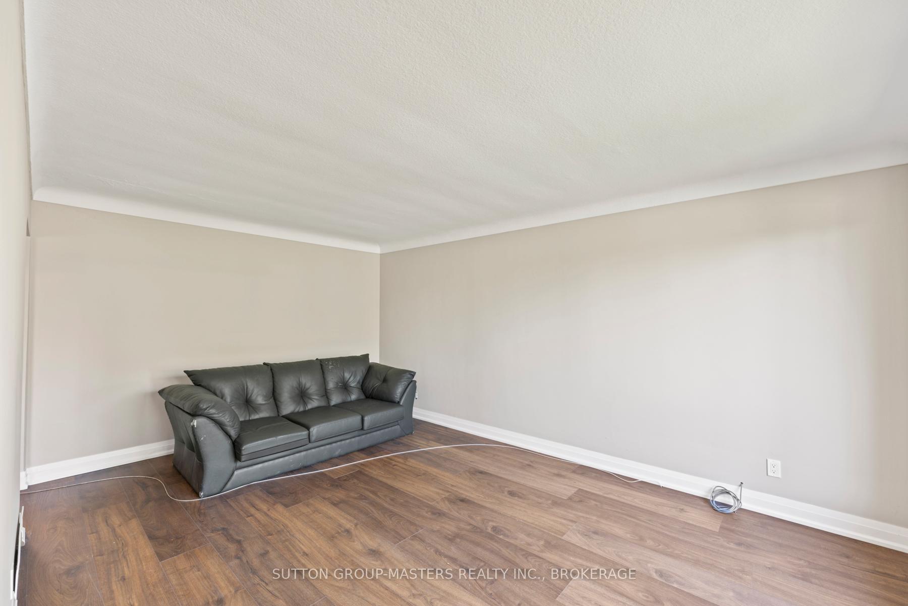 Photo 11 of 20 Guy Street, Kingston, East of Sir John A. Blvd — HOMEH