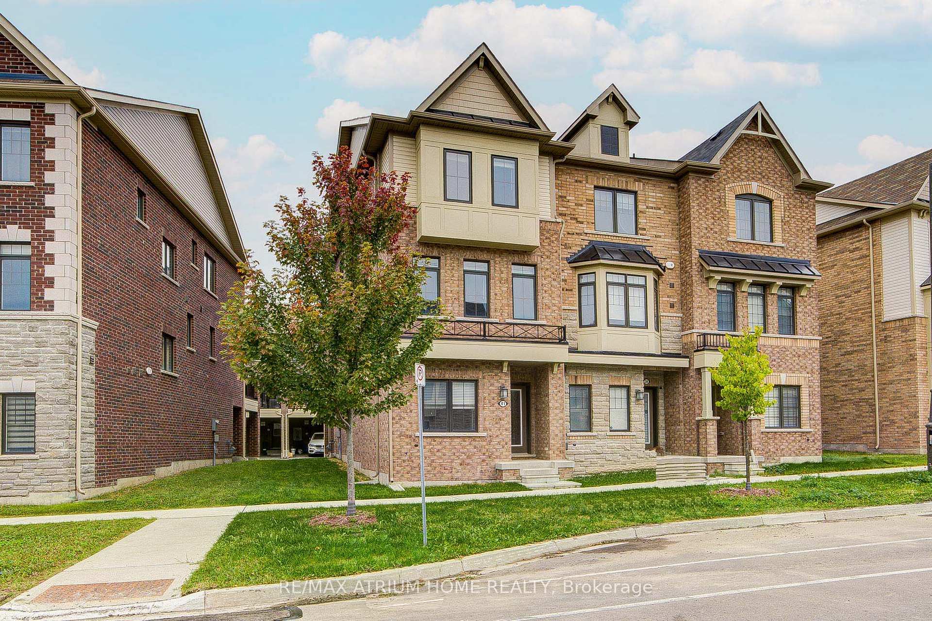 Photo 2 of 41 George Peach Avenue, Markham, Victoria Square — HOMEH