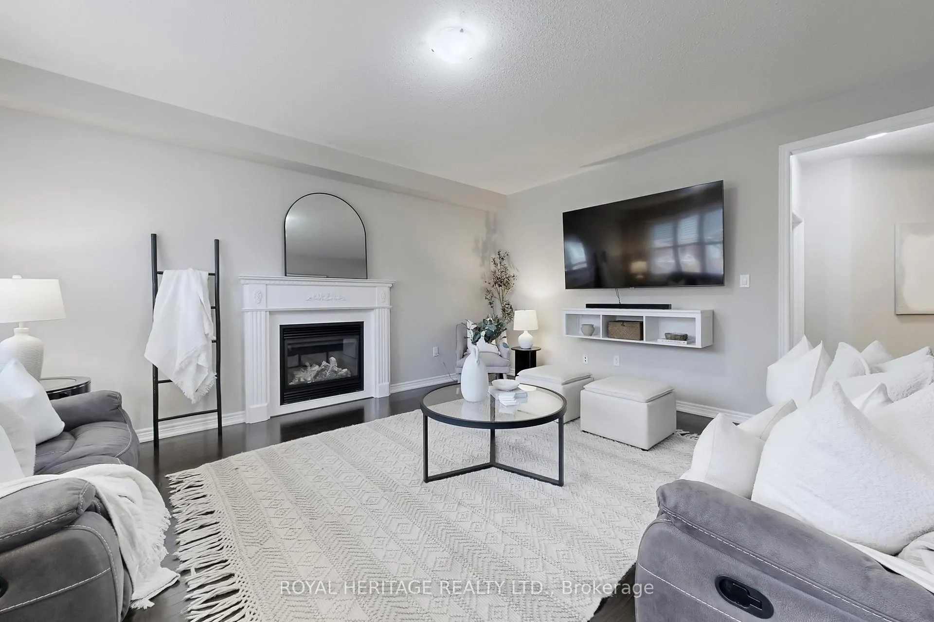 Photo 10 of 115 Grady Drive, Clarington, Newcastle — HOMEH