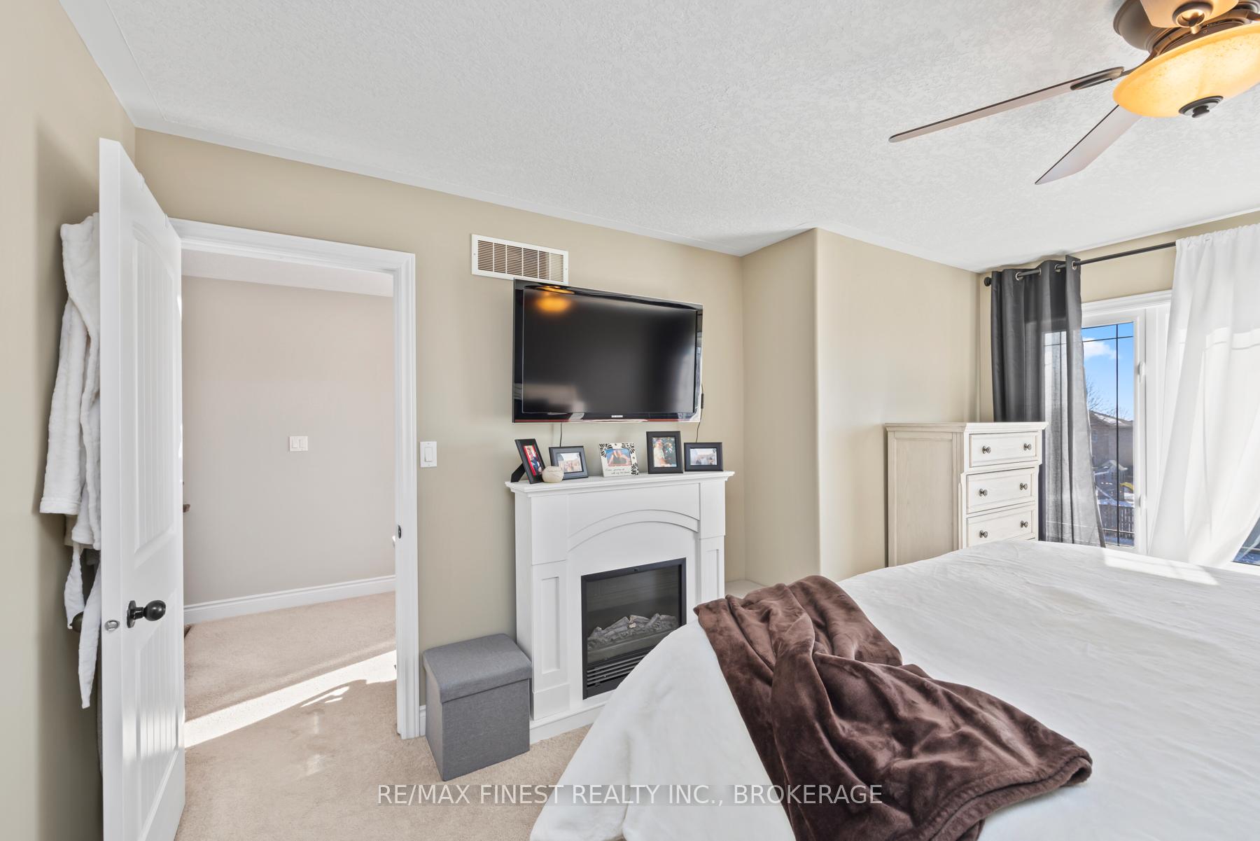 Photo 9 of 24 Amherst Drive, Loyalist, Amherstview — HOMEH