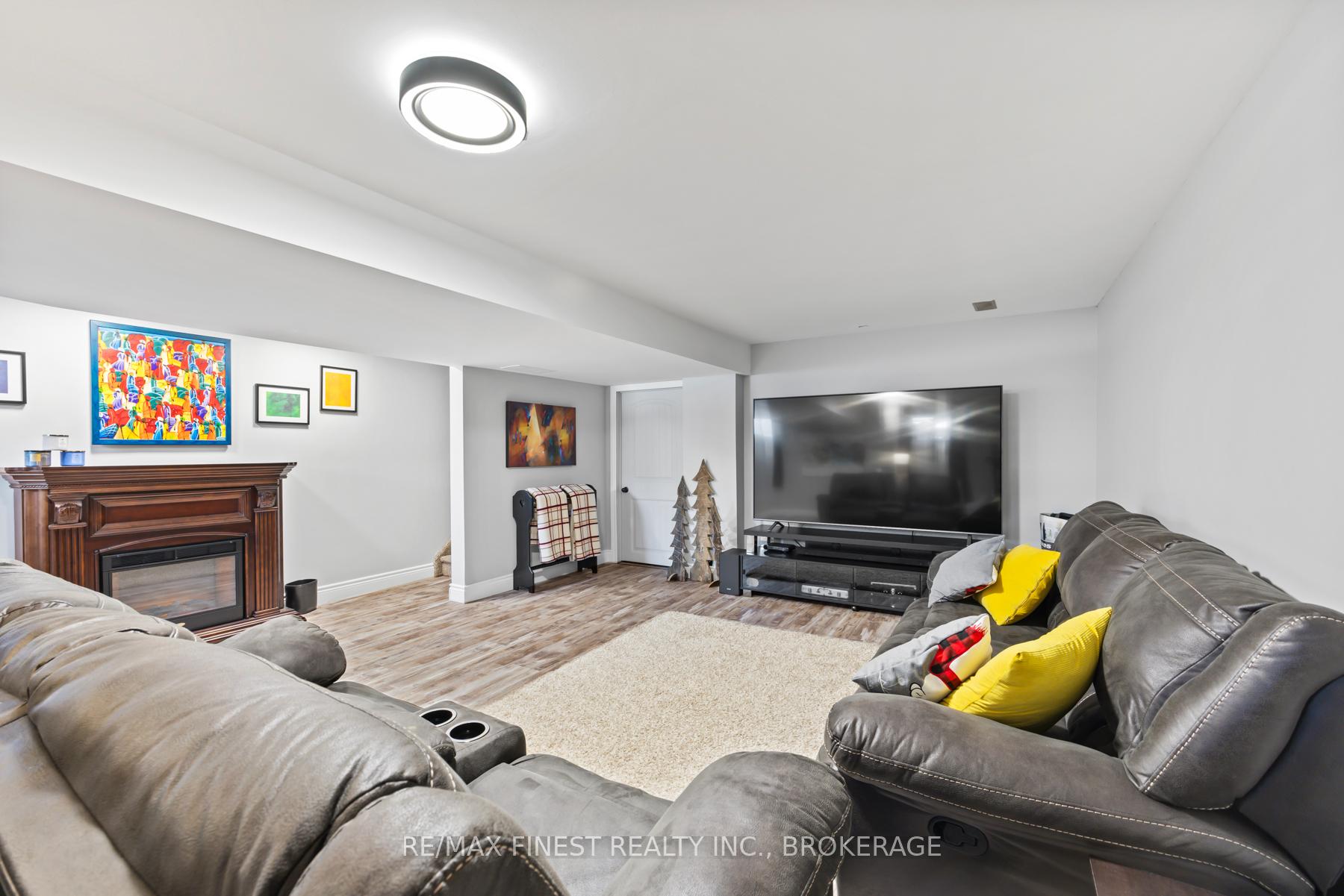 Photo 15 of 24 Amherst Drive, Loyalist, Amherstview — HOMEH
