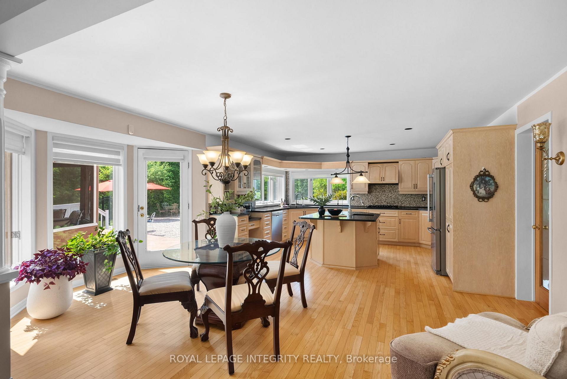 Photo 8 of 22 Marchbrook Circle, Ottawa, Kanata - Rural Kanata (Central) — HOMEH