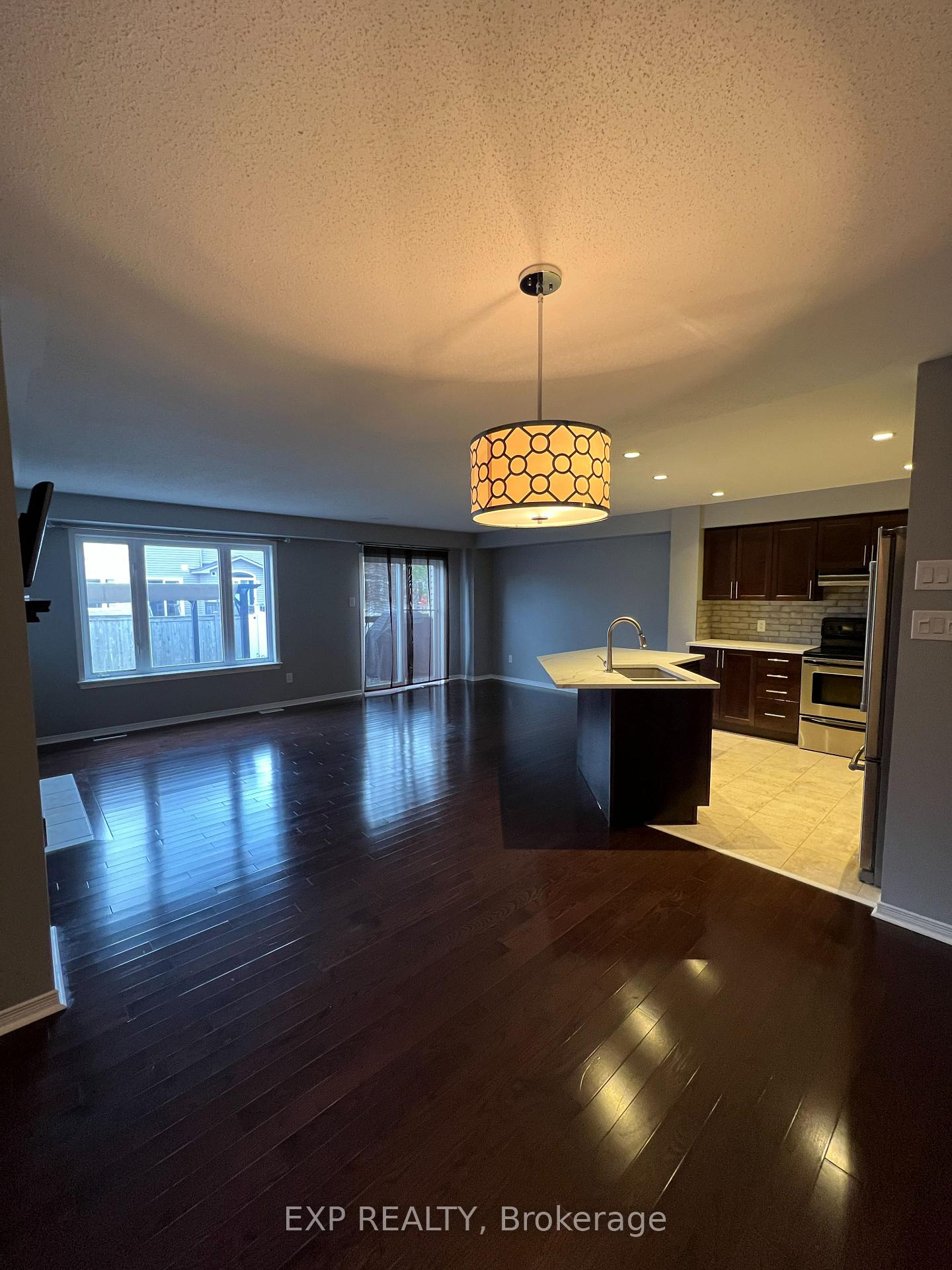 Photo 4 of 528 Fordell Avenue, Ottawa, Kanata - Morgan's Grant/South March — HOMEH