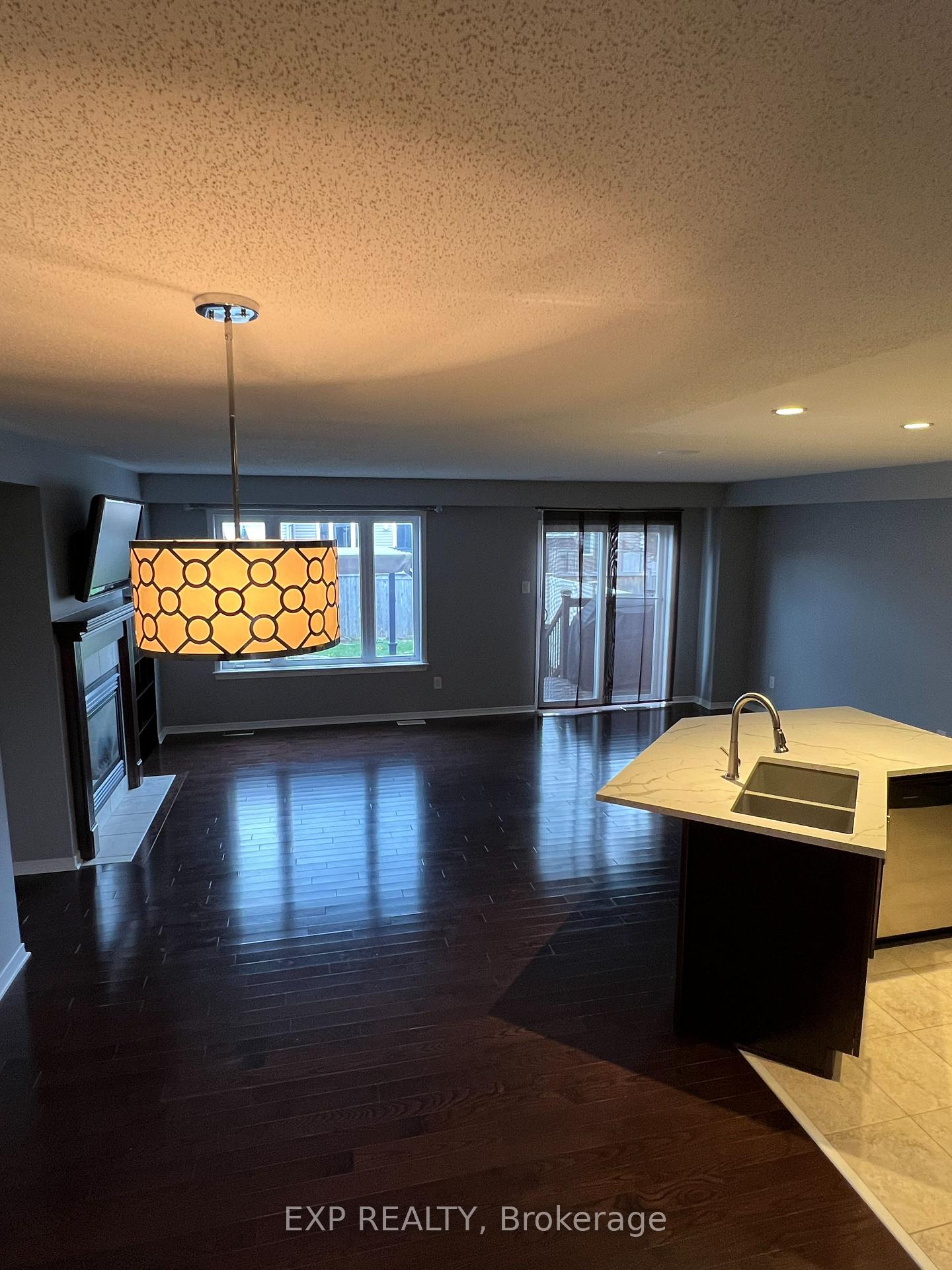 Photo 5 of 528 Fordell Avenue, Ottawa, Kanata - Morgan's Grant/South March — HOMEH