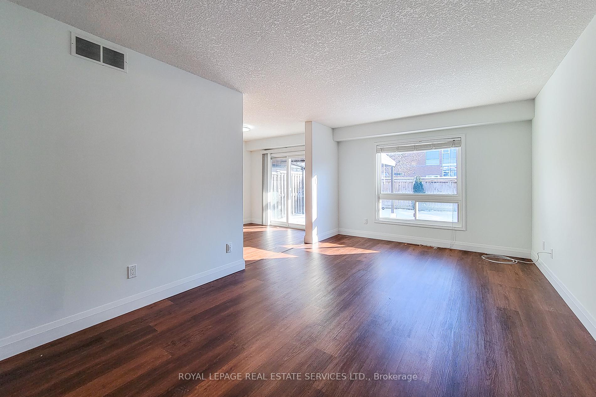 Photo 8 of 381 Parkvale Drive, Kitchener, Huron Park — HOMEH