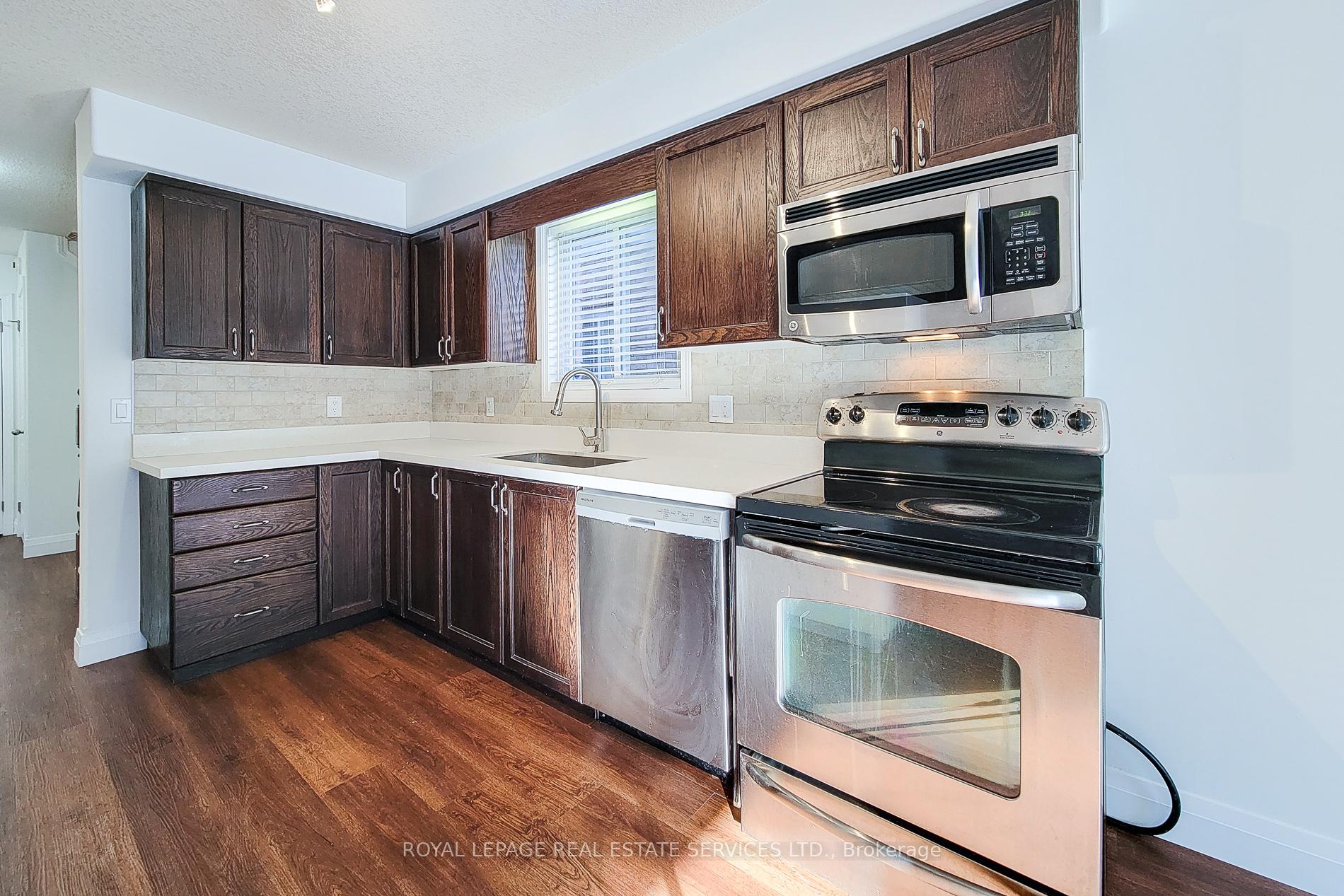 Photo 9 of 381 Parkvale Drive, Kitchener, Huron Park — HOMEH