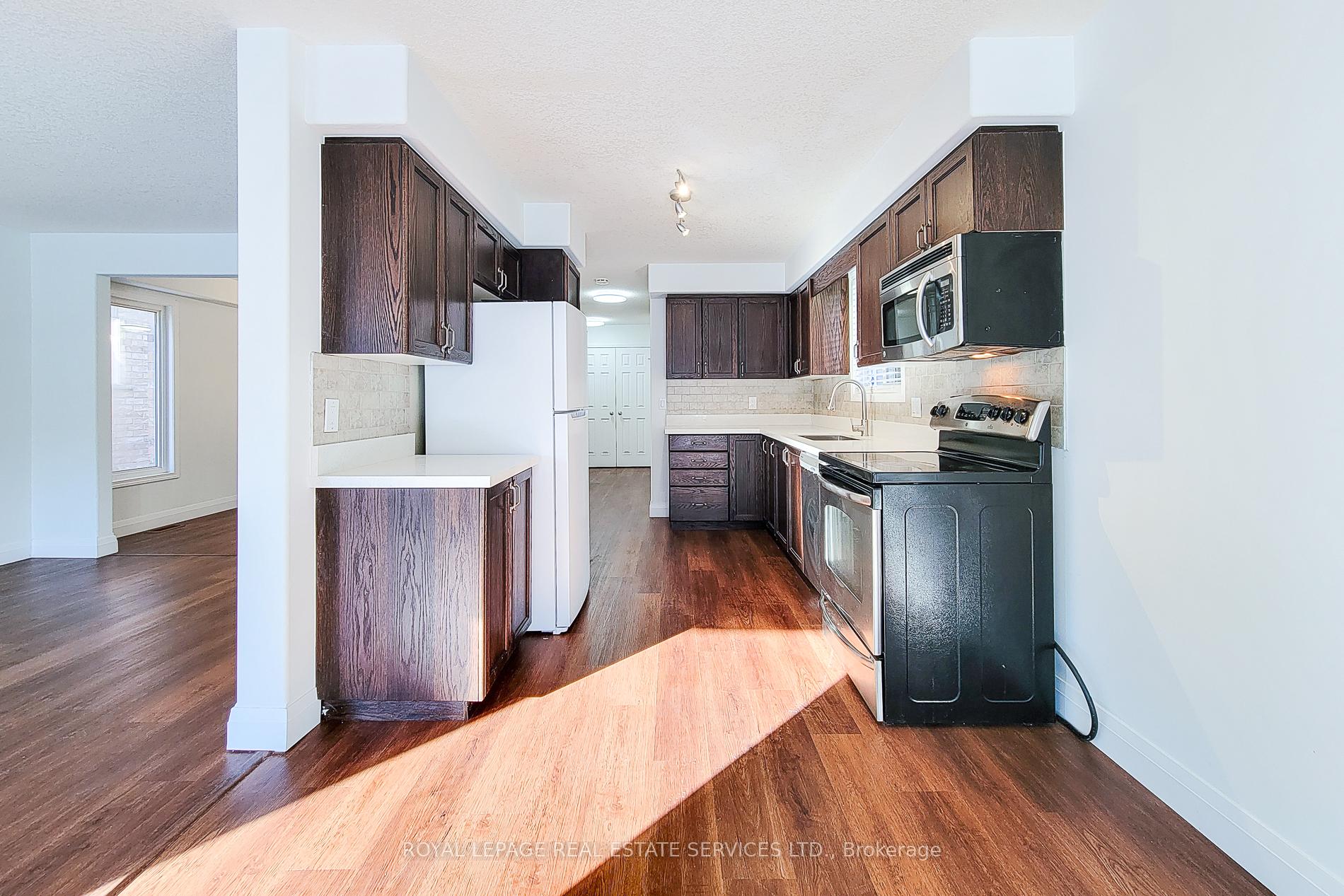 Photo 12 of 381 Parkvale Drive, Kitchener, Huron Park — HOMEH