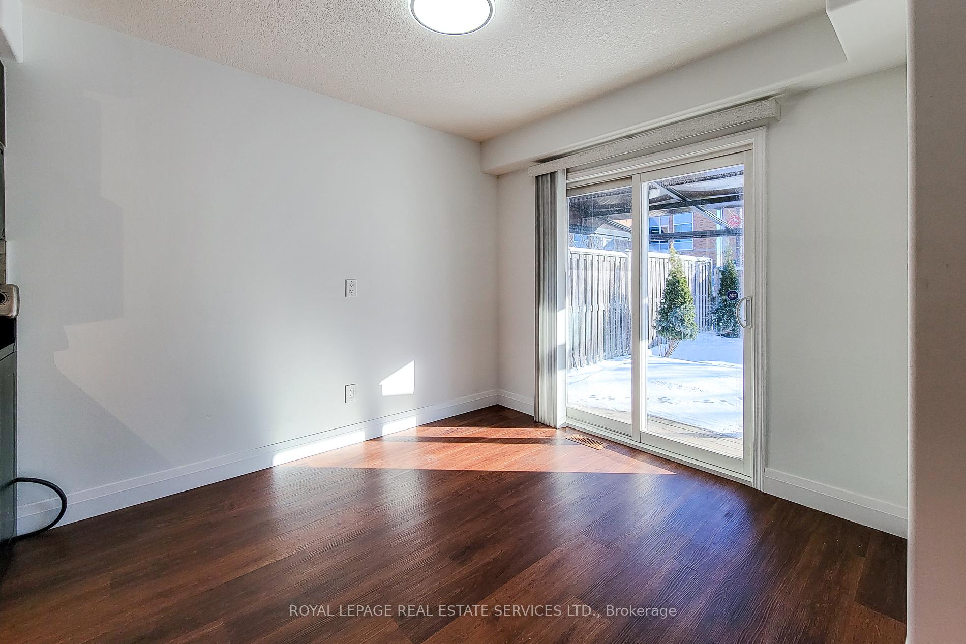 Photo 13 of 381 Parkvale Drive, Kitchener, Huron Park — HOMEH